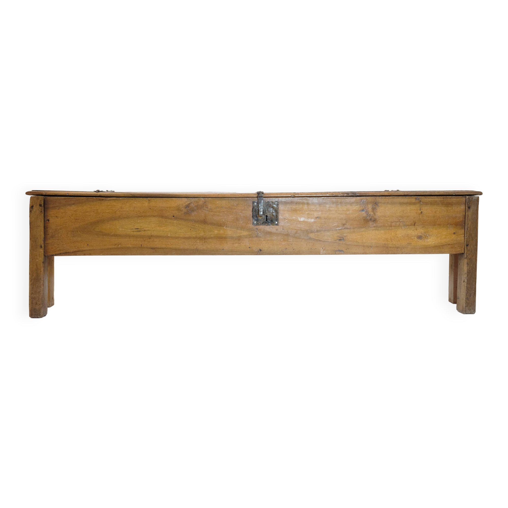 Long walnut grain chest forming a bench, 220cm.
