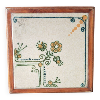 Vintage ceramic trivet – stylised floral design