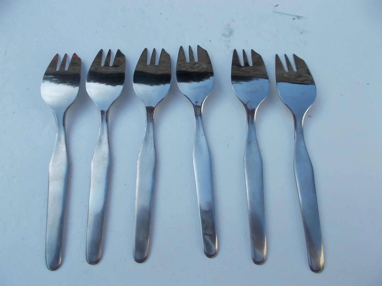 6 cake forks in box