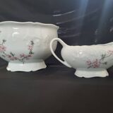 Salad bowl and sauce boat