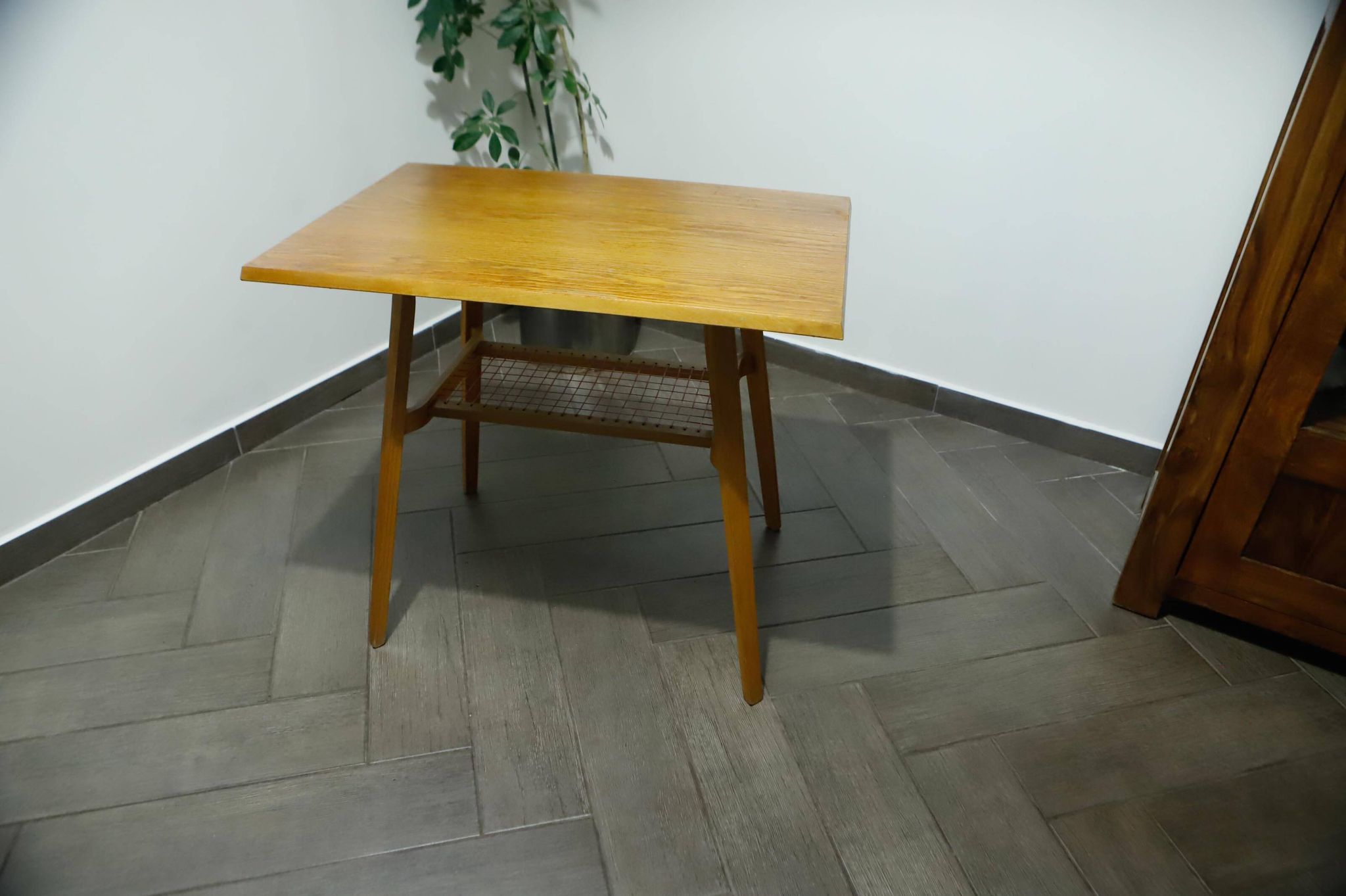 Brussels Style Retro Table with Red Woven Shelf