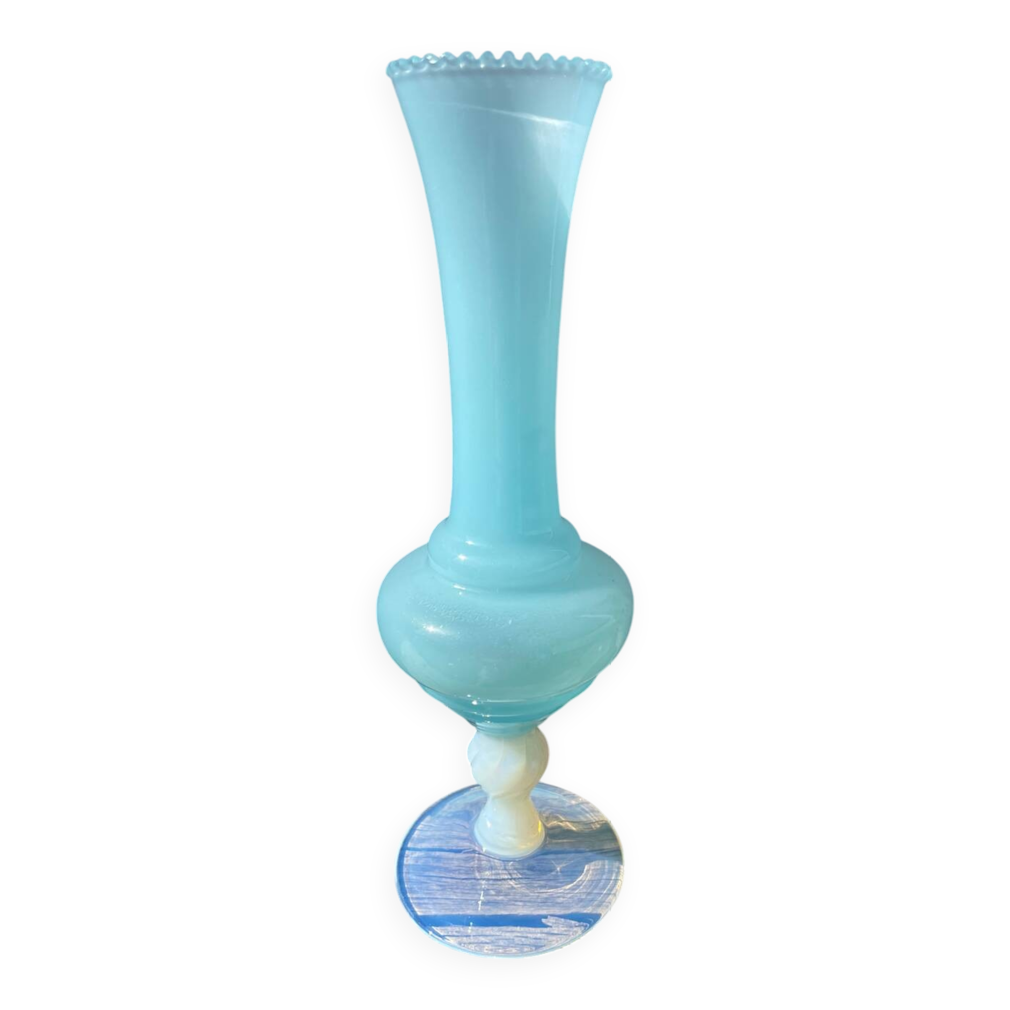 Vase romantique en opaline bleu