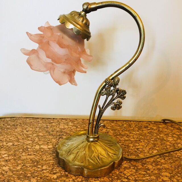Lamp has ask floral decoration