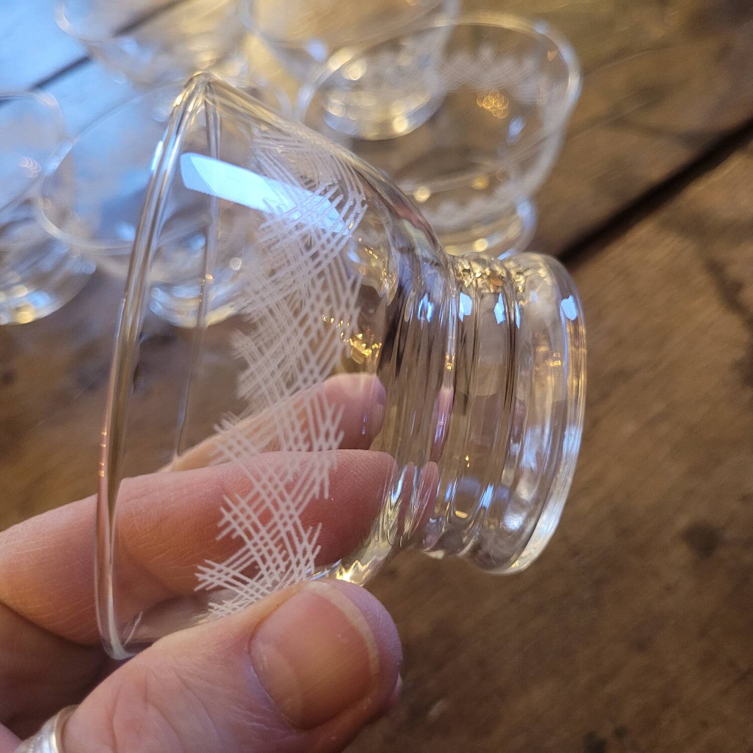 Set of 6 fine engraved glass cups from the 60s.