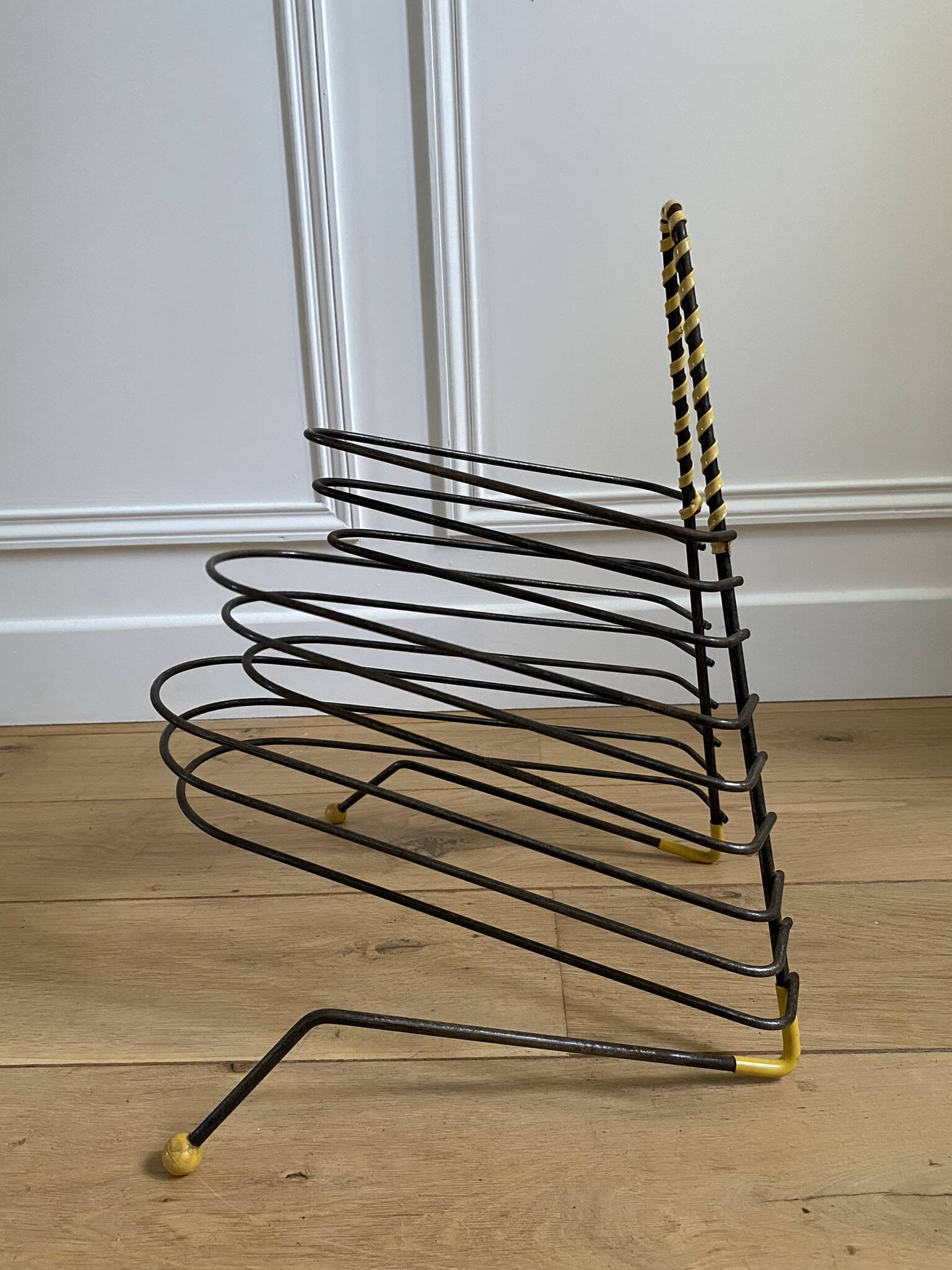 Black metal vinyl record holder and yellow scoubidou from the 60s