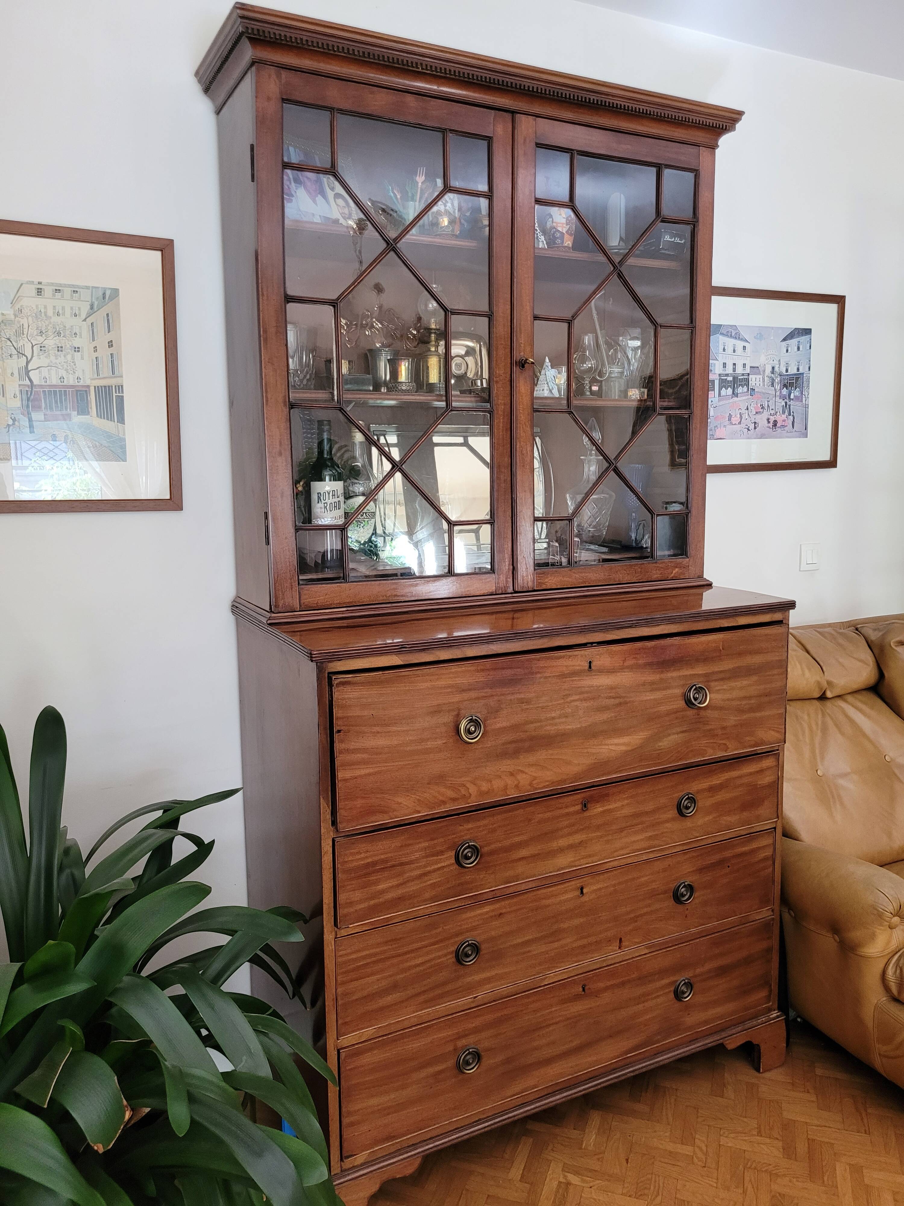 Scriban furniture in mahogany and mahogany veneer