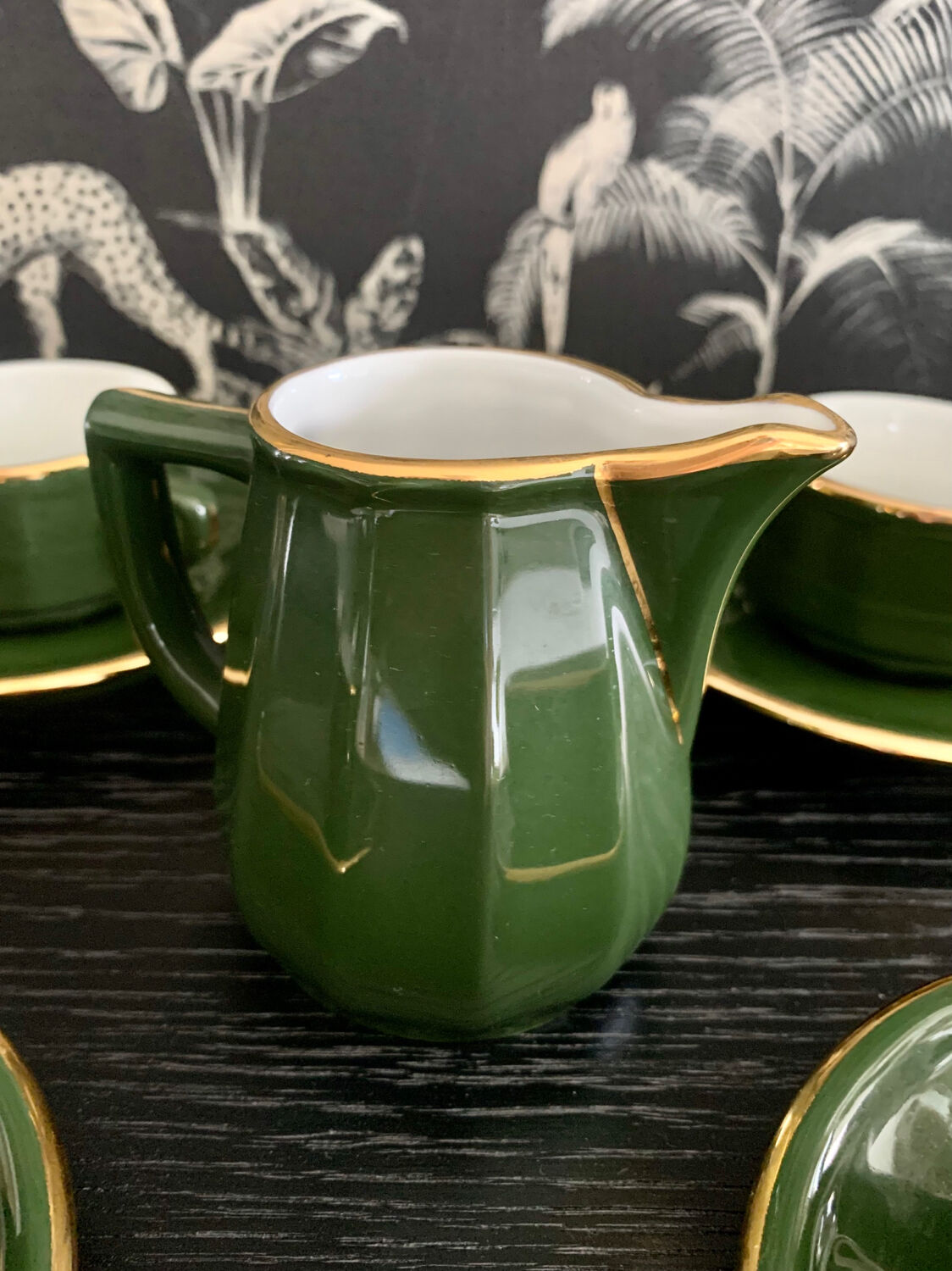 Set of 4 cups and their saucers and milk jug