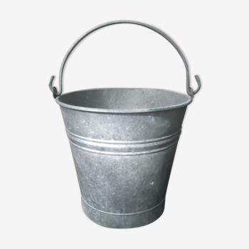 Old bucket in galvanized steel zinc