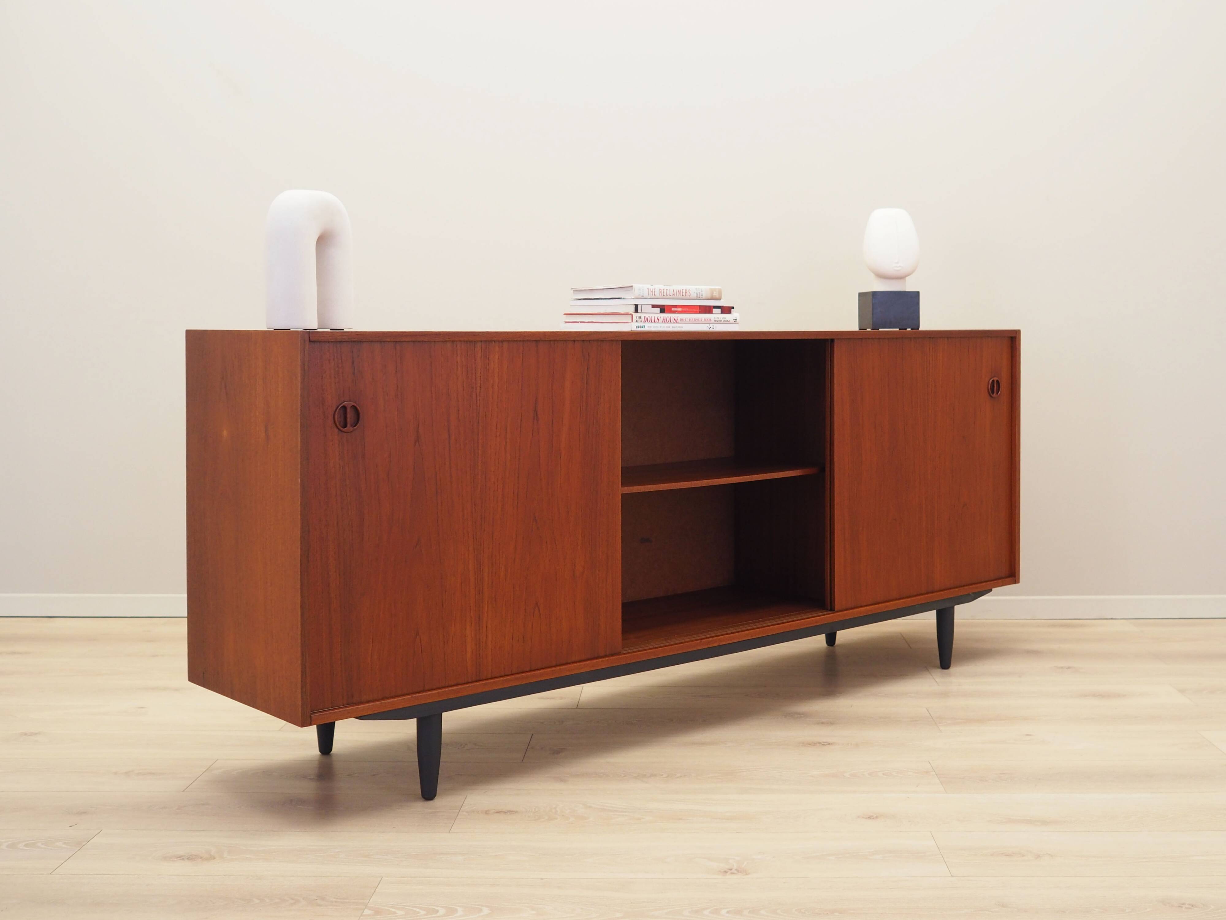 Buffet en teck, design danois, années 1970, production : Danemark