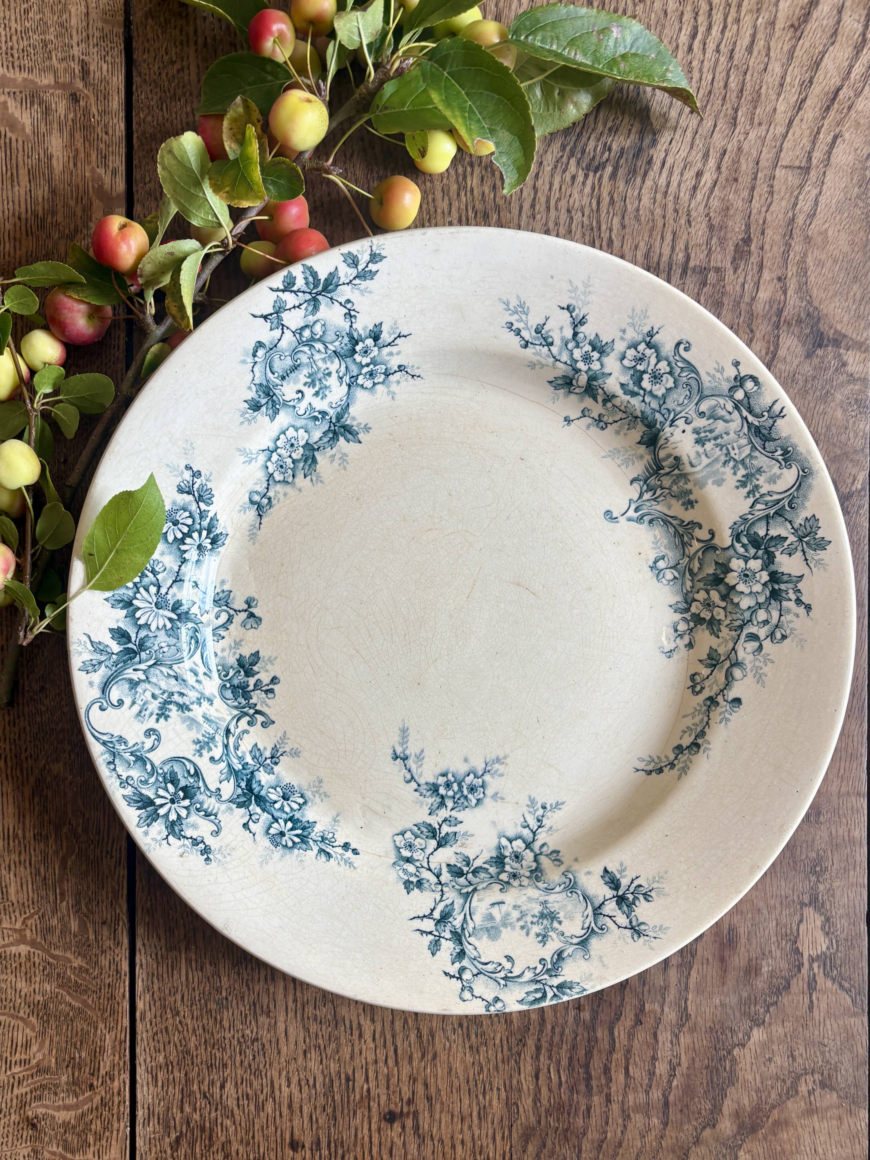 Antique round ironstone dish - Pompadour de Choisy le roi