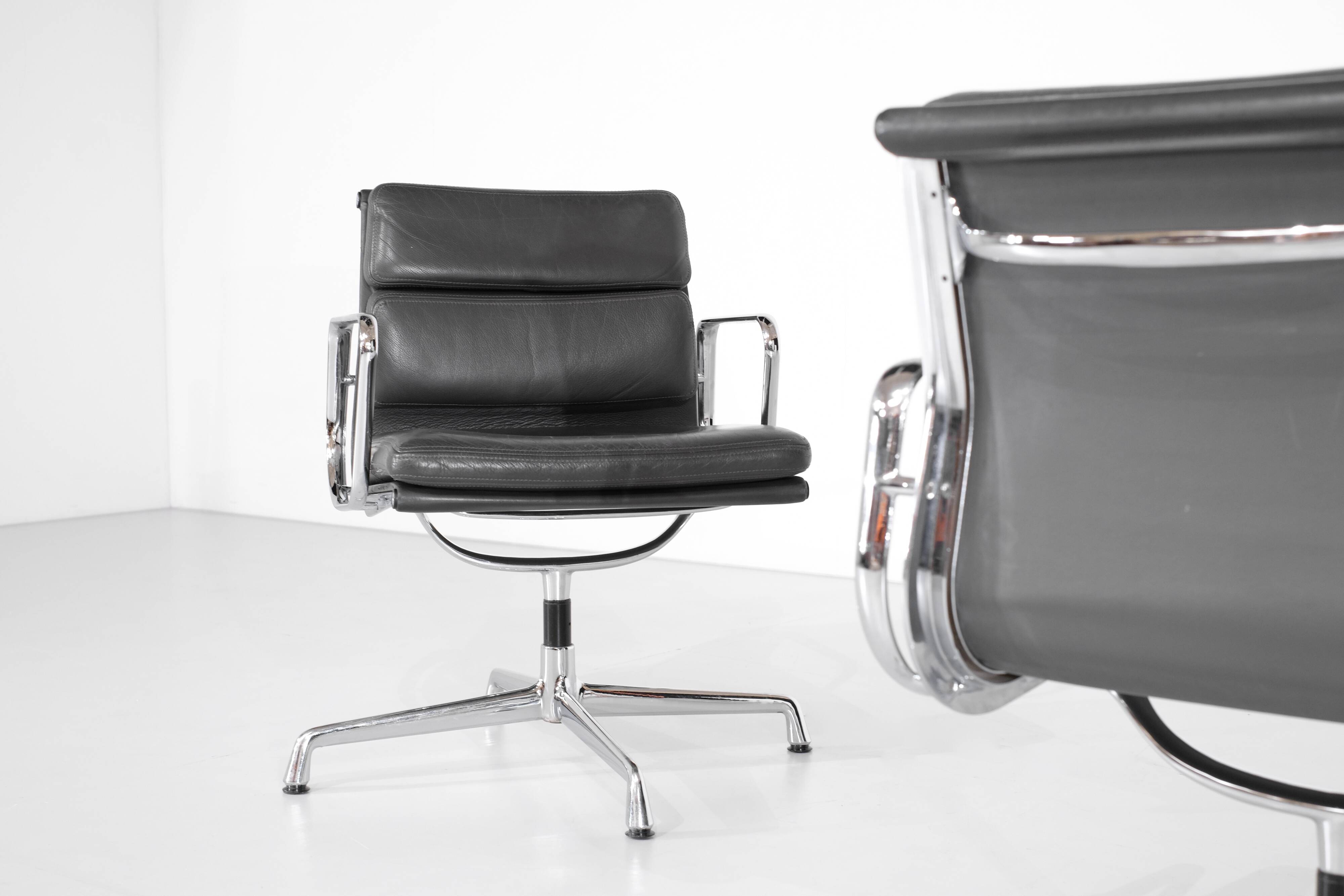 Fauteuil Soft Pad Chaise "EA 208" Charles Ray Eames, USA 1969.