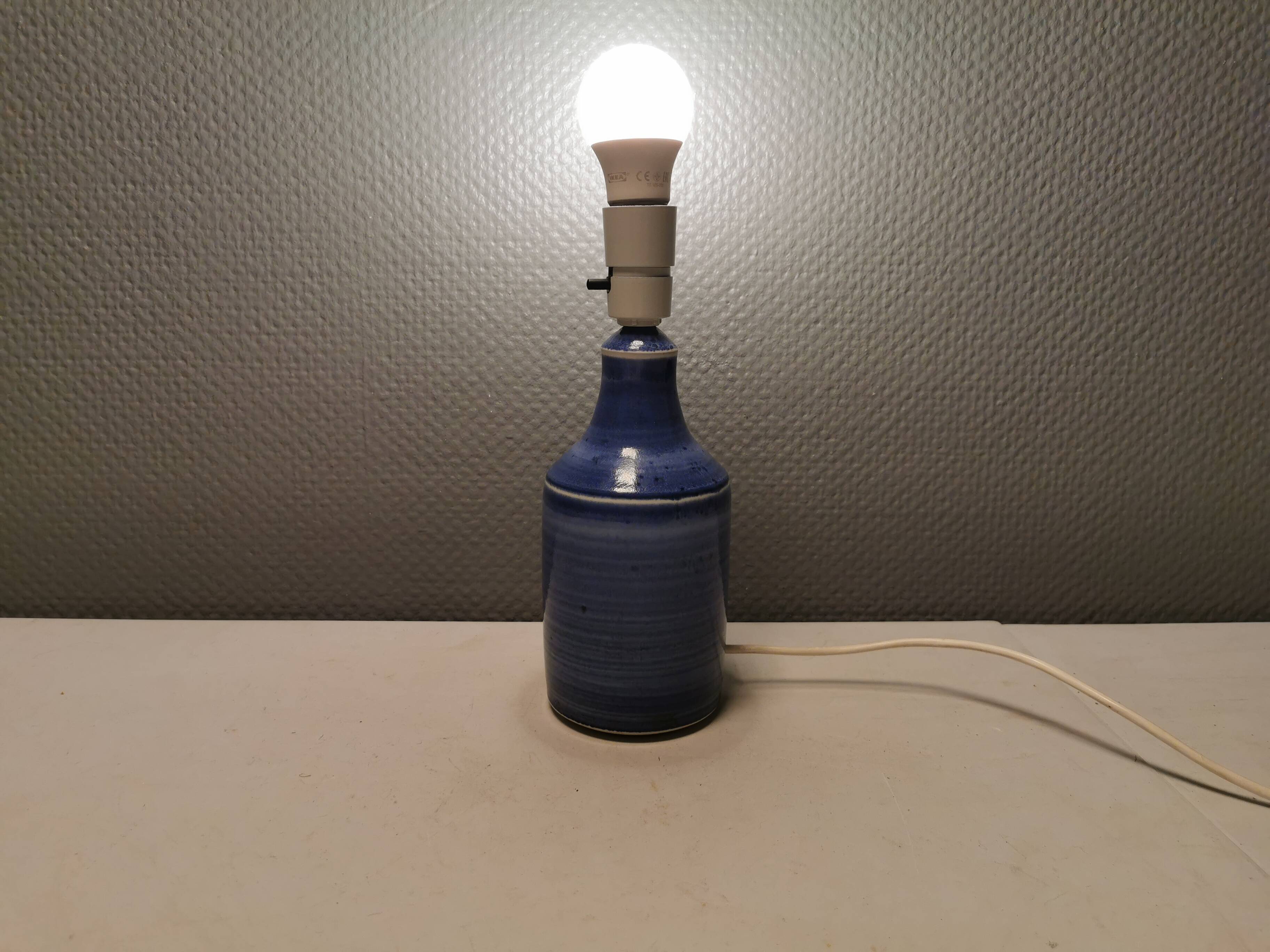 lampe de table en céramique bleu clair, par M.Hjorth Danemark 1970-80