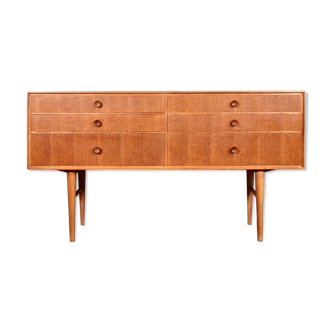 Meredew chest of drawers in oak