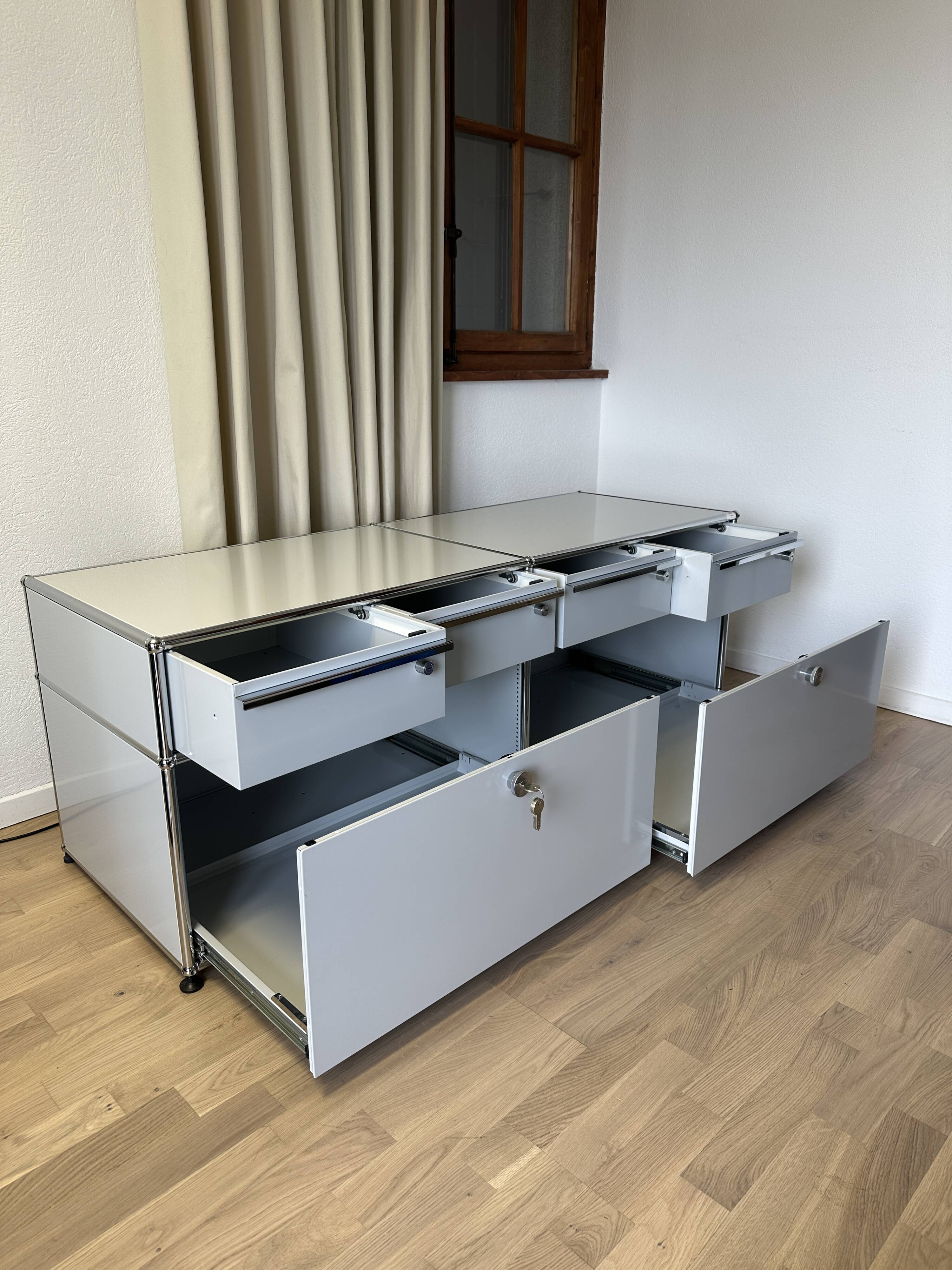 USM Haller TV unit in Light Grey