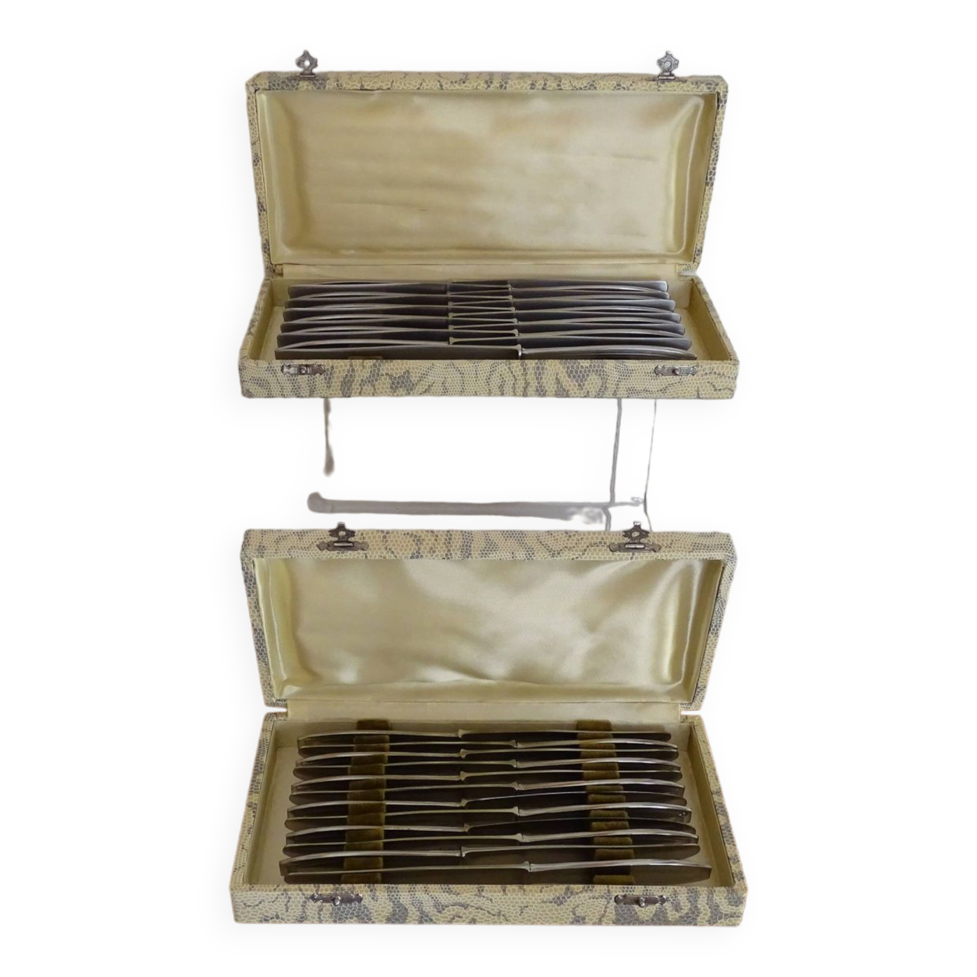 24 Art Deco style stainless steel knives - 12 desserts and 12 cheeses - In boxes
