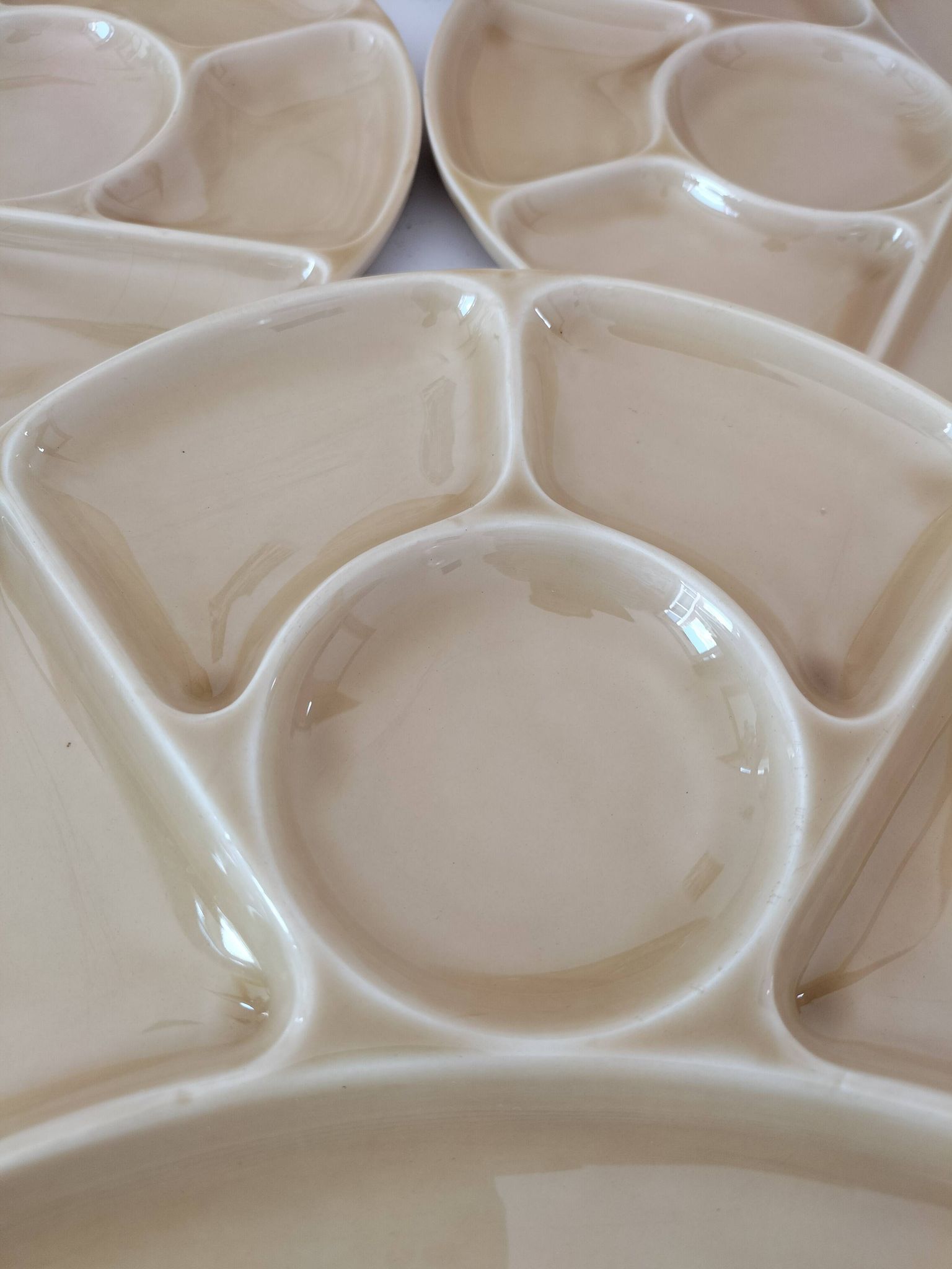 6 compartmentalized plates Gien France – butter yellow shade