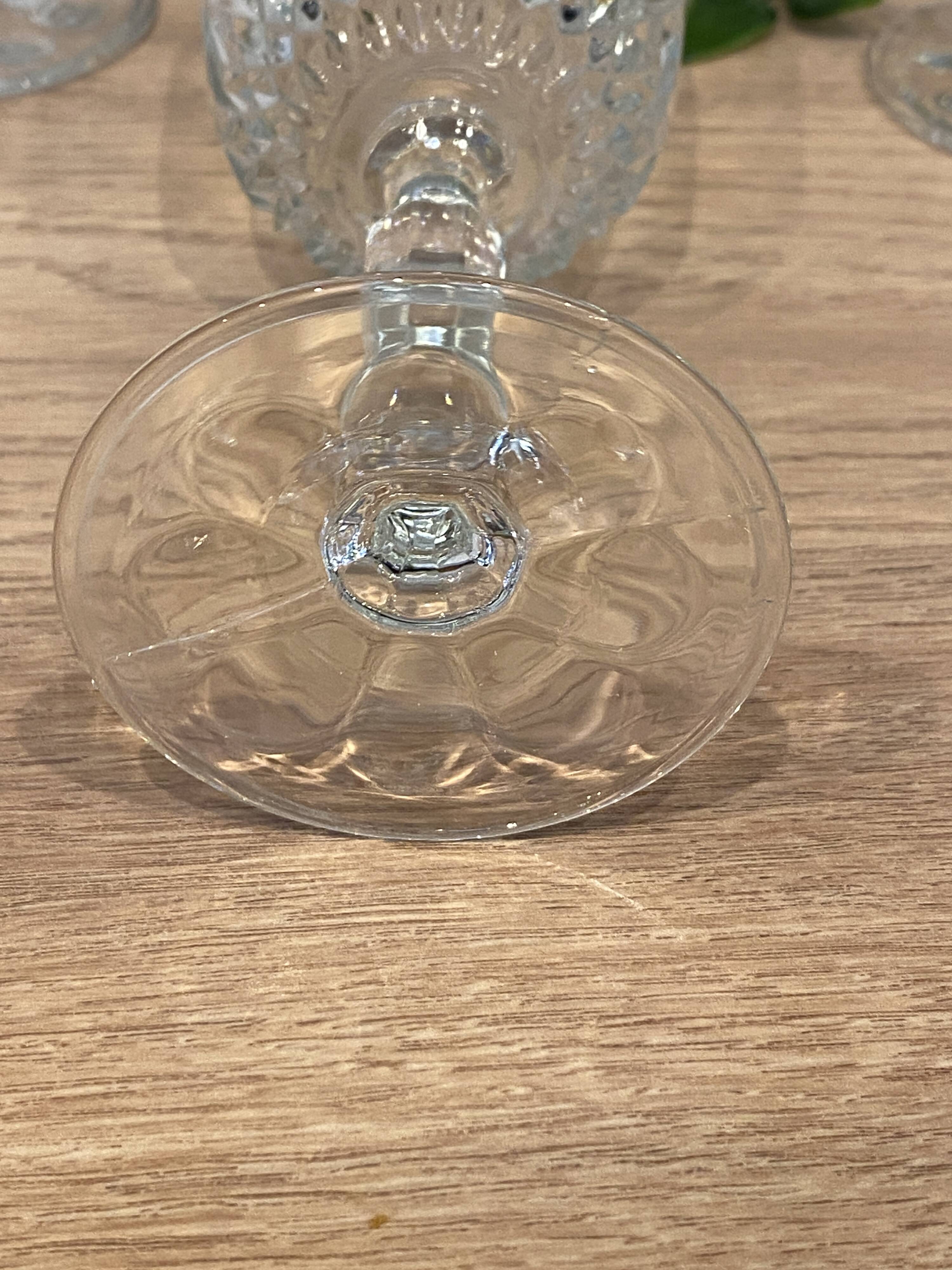 Set of 5 wine glasses