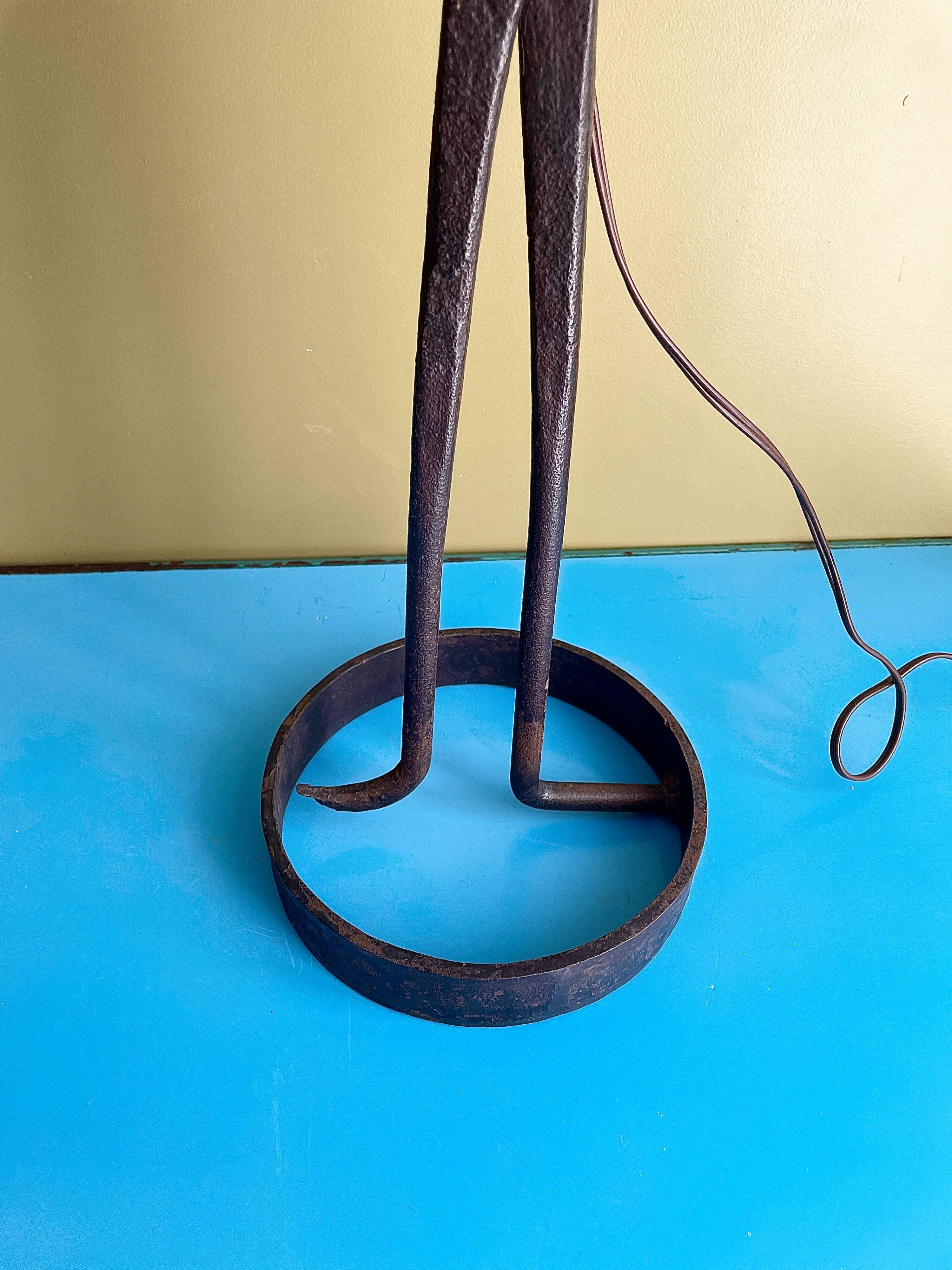 Lampe brutaliste en fer forgé