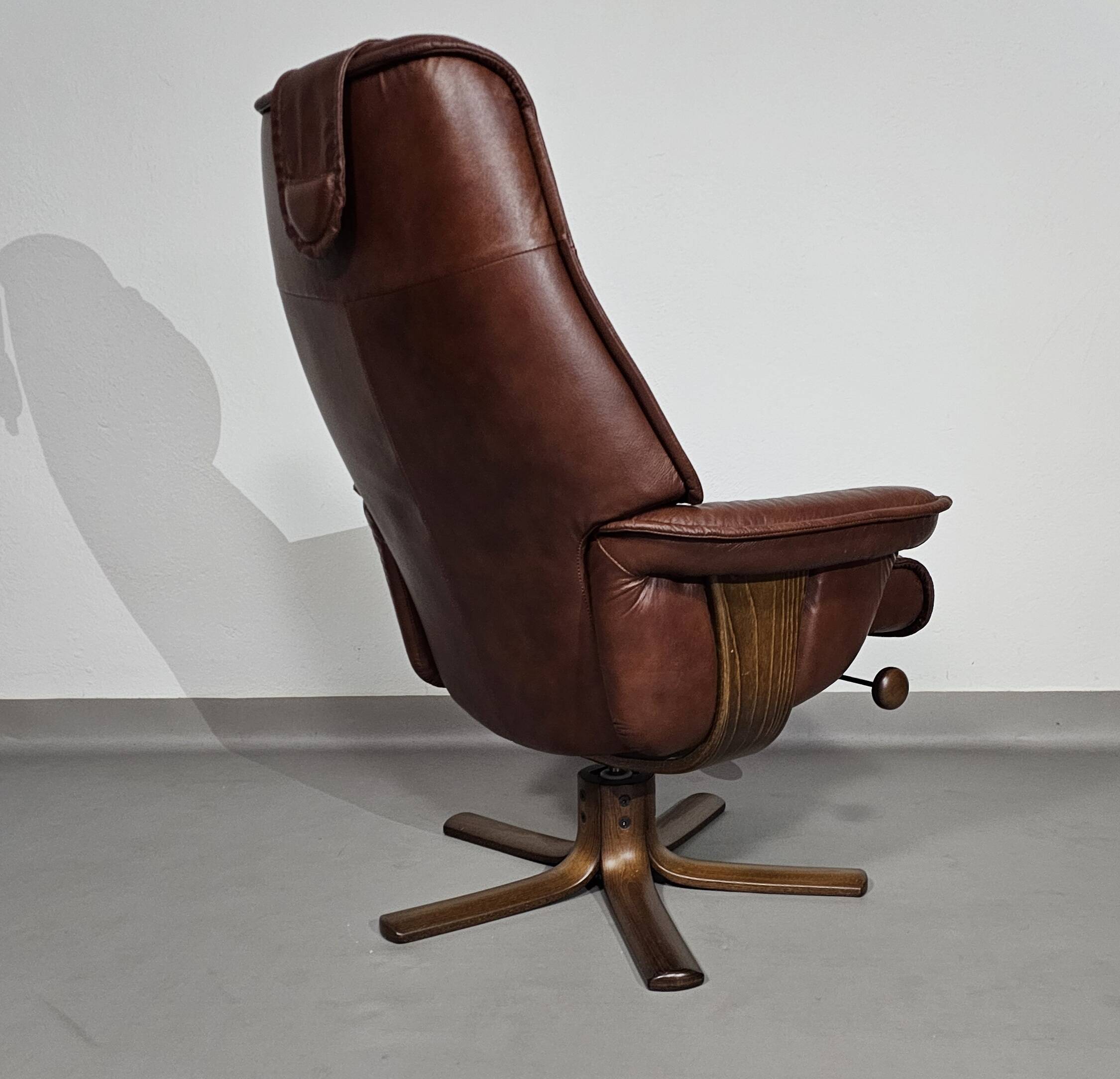 Relax / lounge chair / ottoman / Hjellegjerde Møbel / Sweden Recliner