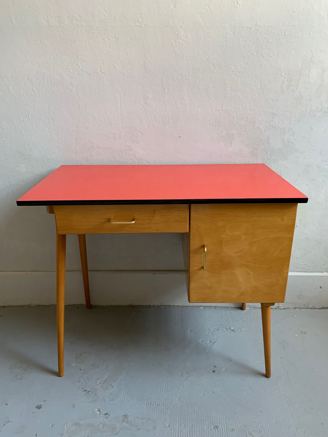 Formica desk