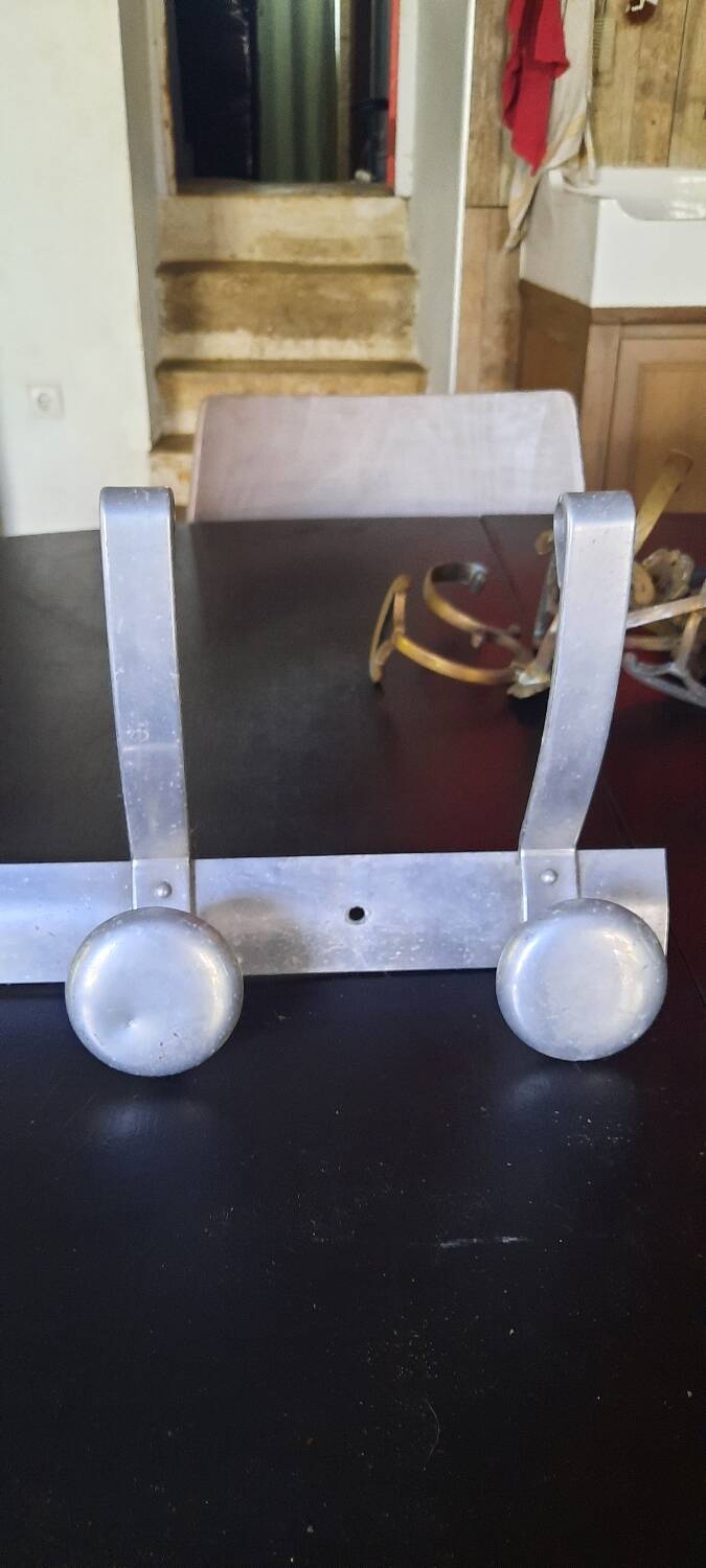 Aluminum wall coat rack