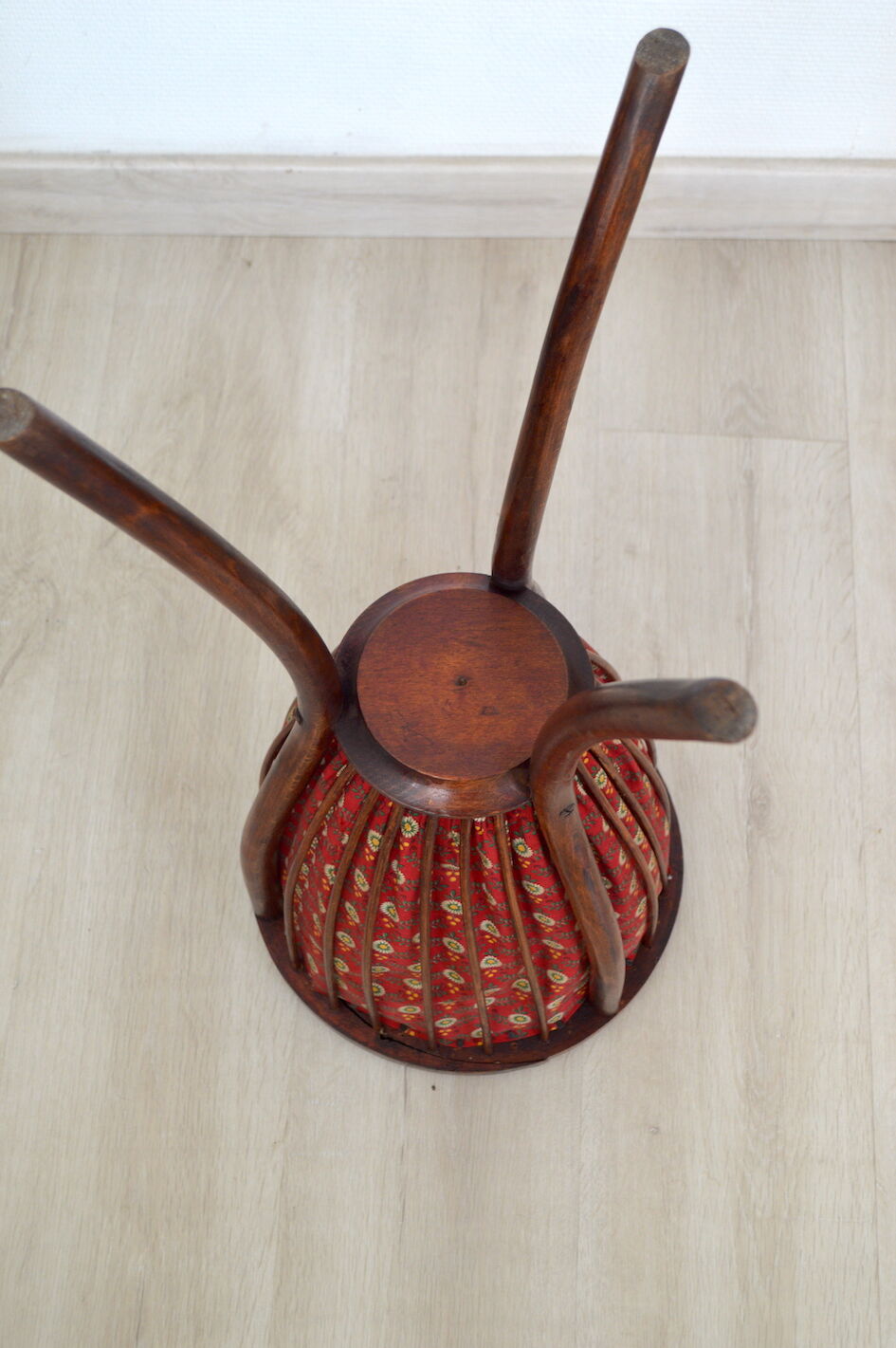 Rattan plant holder worker