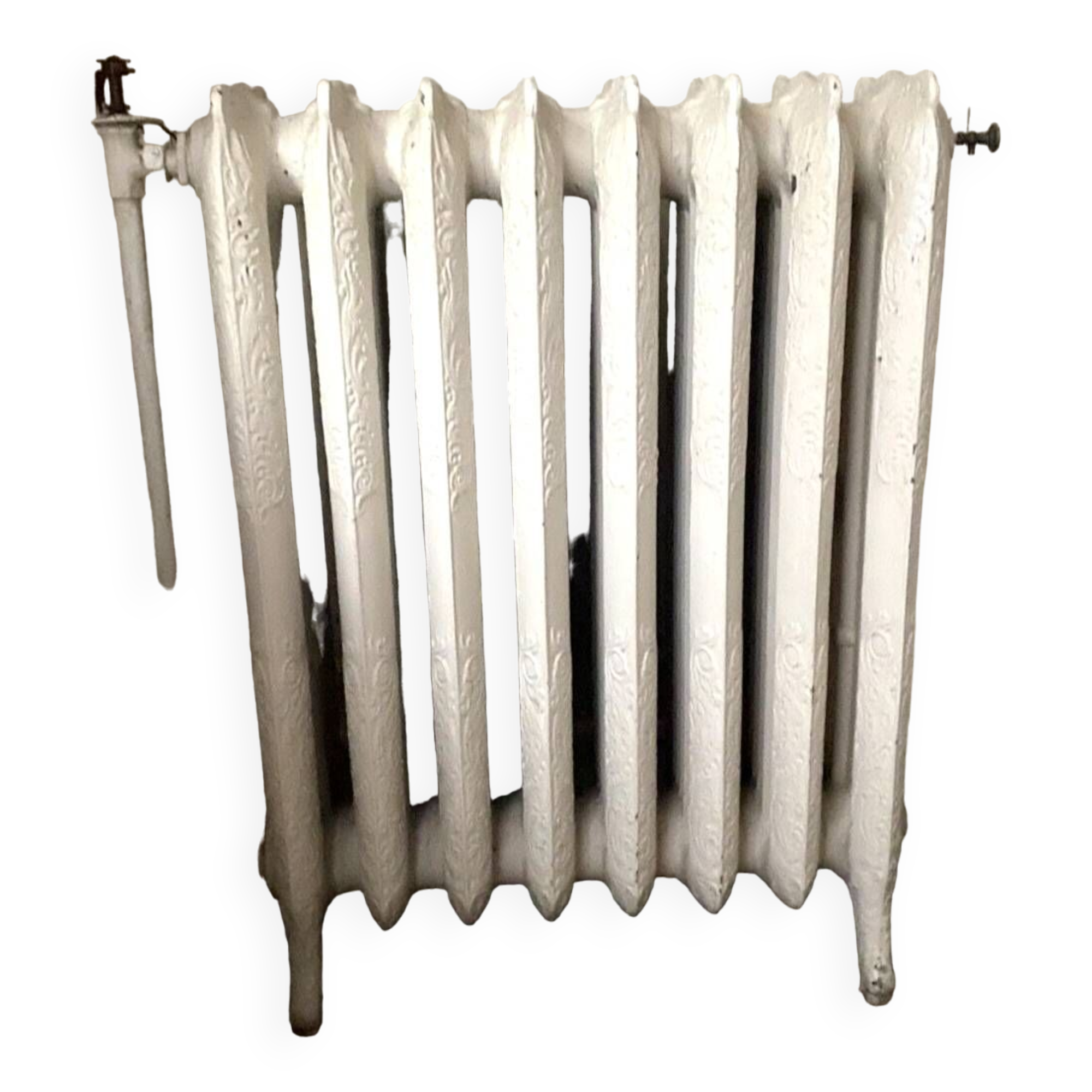 Radiateur ancien sur pieds à huit lames fleuries en fonte de fer XX siècle