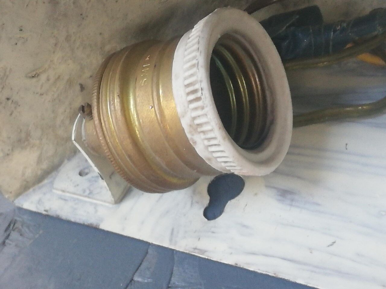 Art Deco wall lamp 40s in bronze and brass shell shape