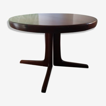 Danish extendable round table on central support