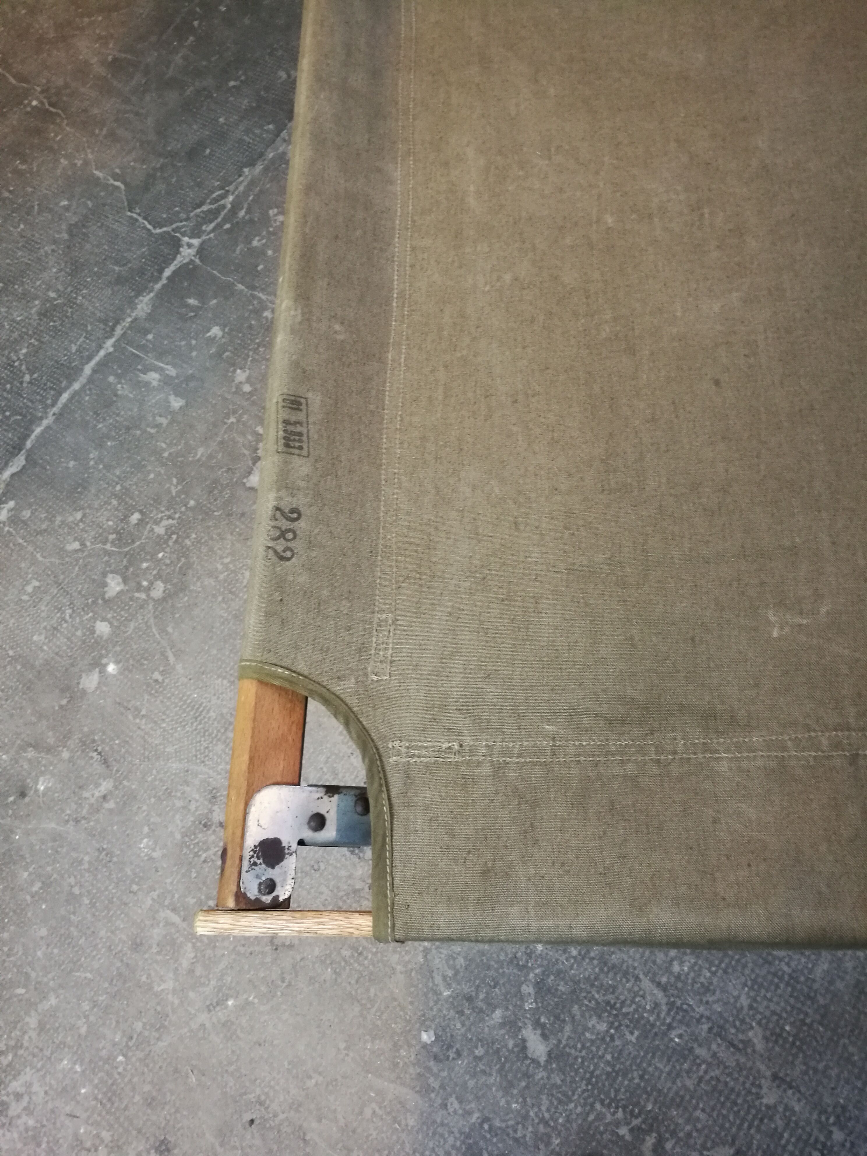 Military bed, khaki peckbed bed