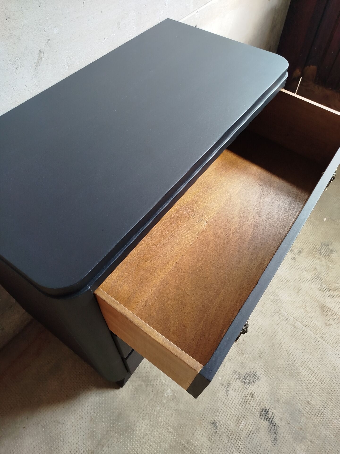 Commode vintage noire