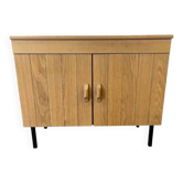 Commode vintage / armoire avec pieds en acier