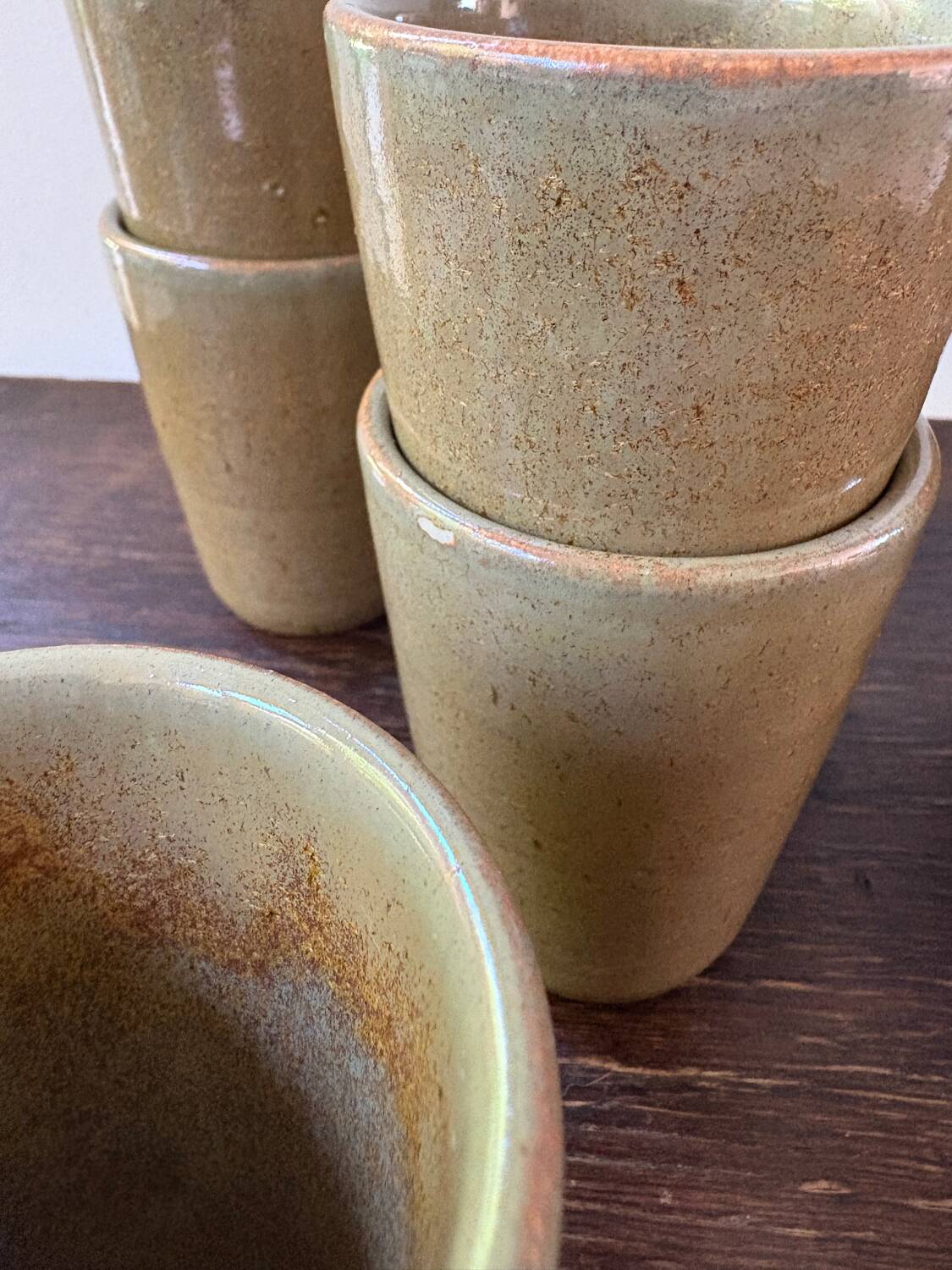 12 gobelets en grès émaillé Digoin vintage