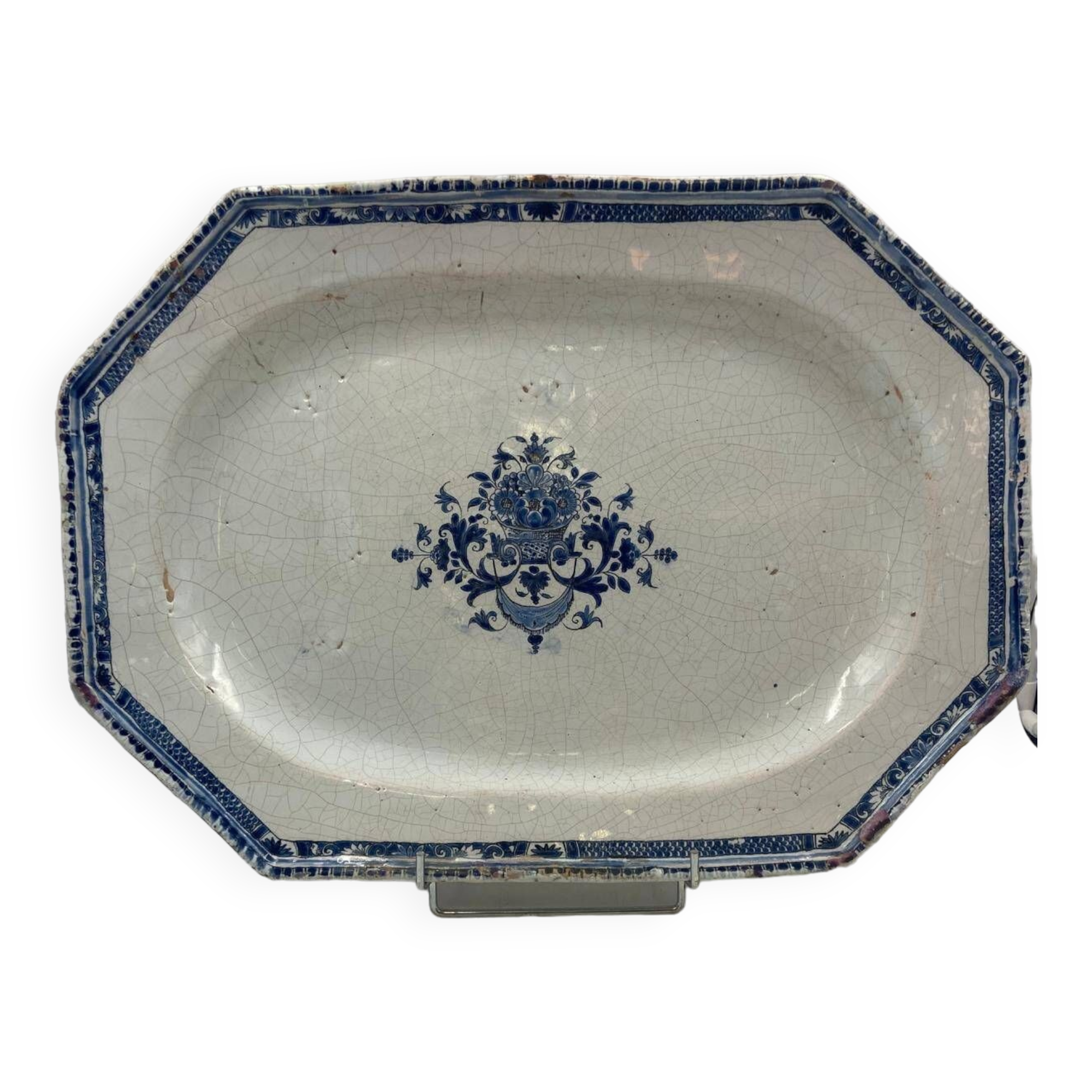 Grand plat octogonal en faïence de Rouen XVIIIe