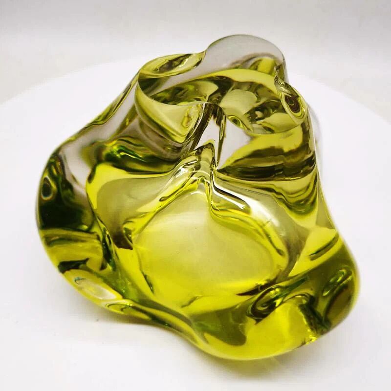 1950s large triangular ashtray - centerpiece or catch-all in Murano glass by Flavio Poli. Made in Italy. 20 x 17 x 13.5 h cm / 2.8 kg.