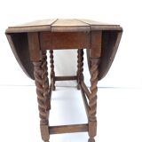 Table get leg in waxed oak.