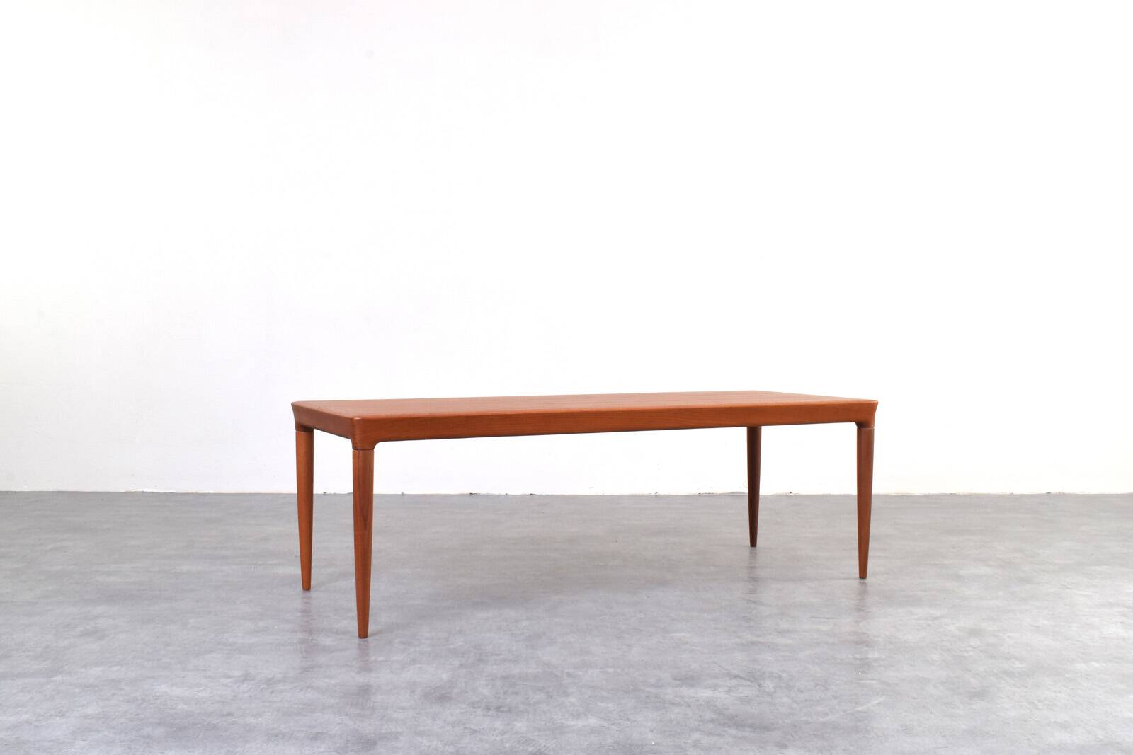 Table basse en teck danois du milieu du siècle par Johannes Andersen pour CFC Silkeborg