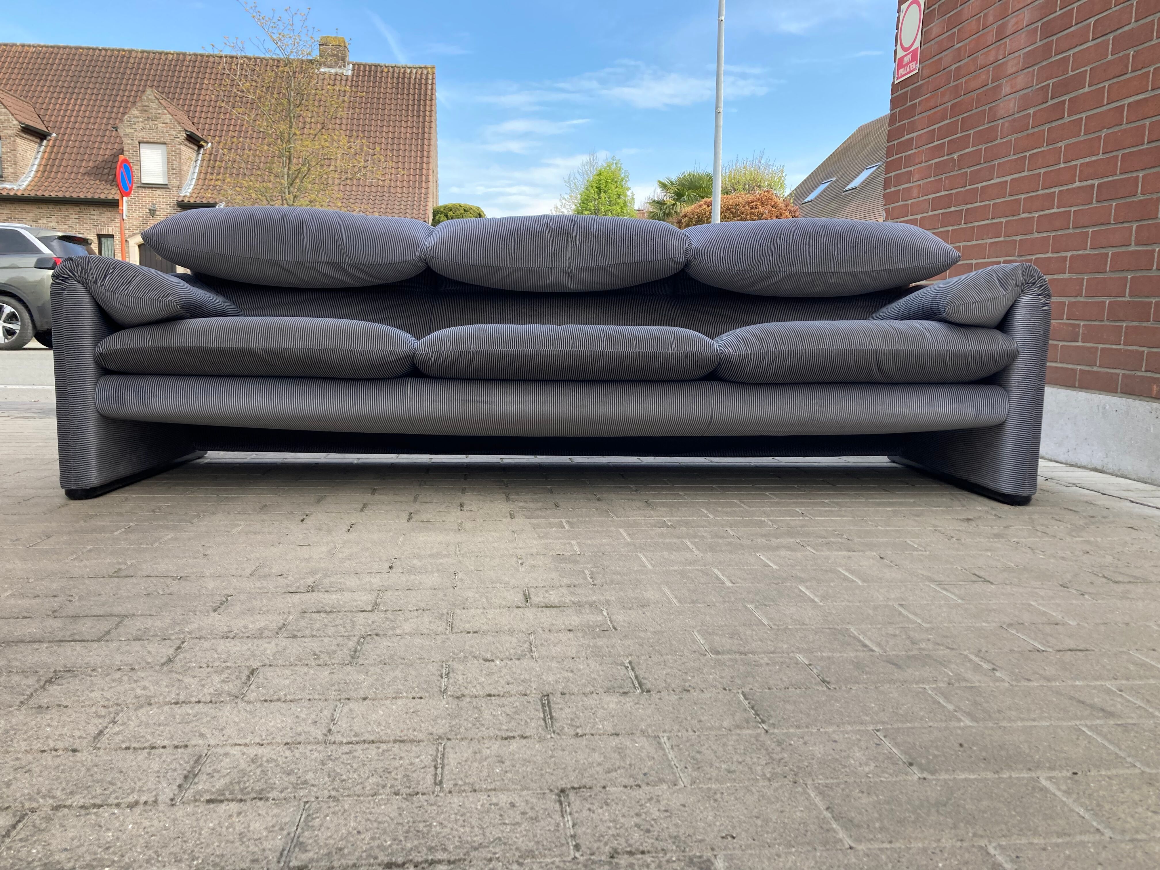 Set of 2 Maralunga sofas by Vico Magistretti for Cassina