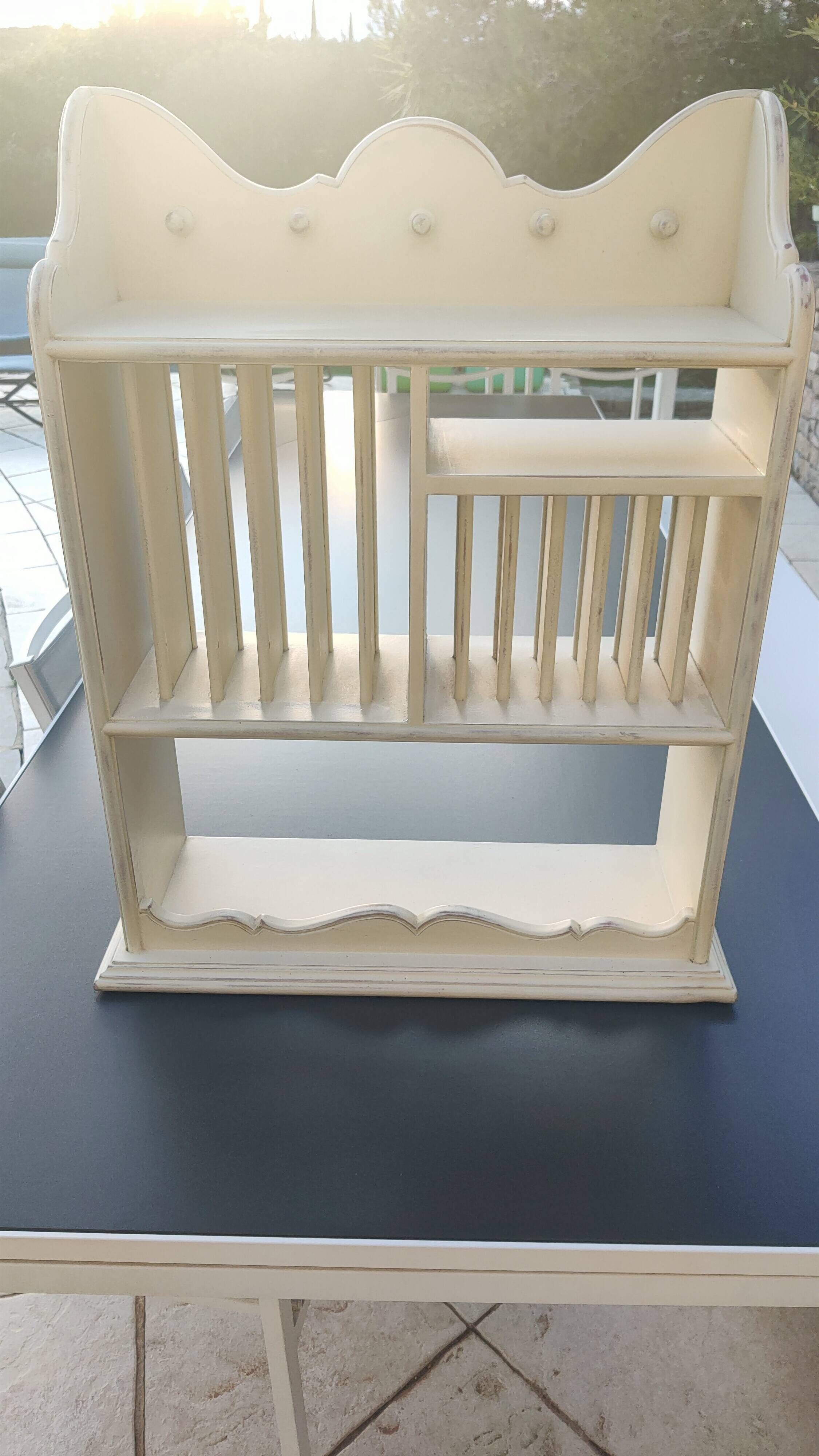 Wall-mounted dresser
