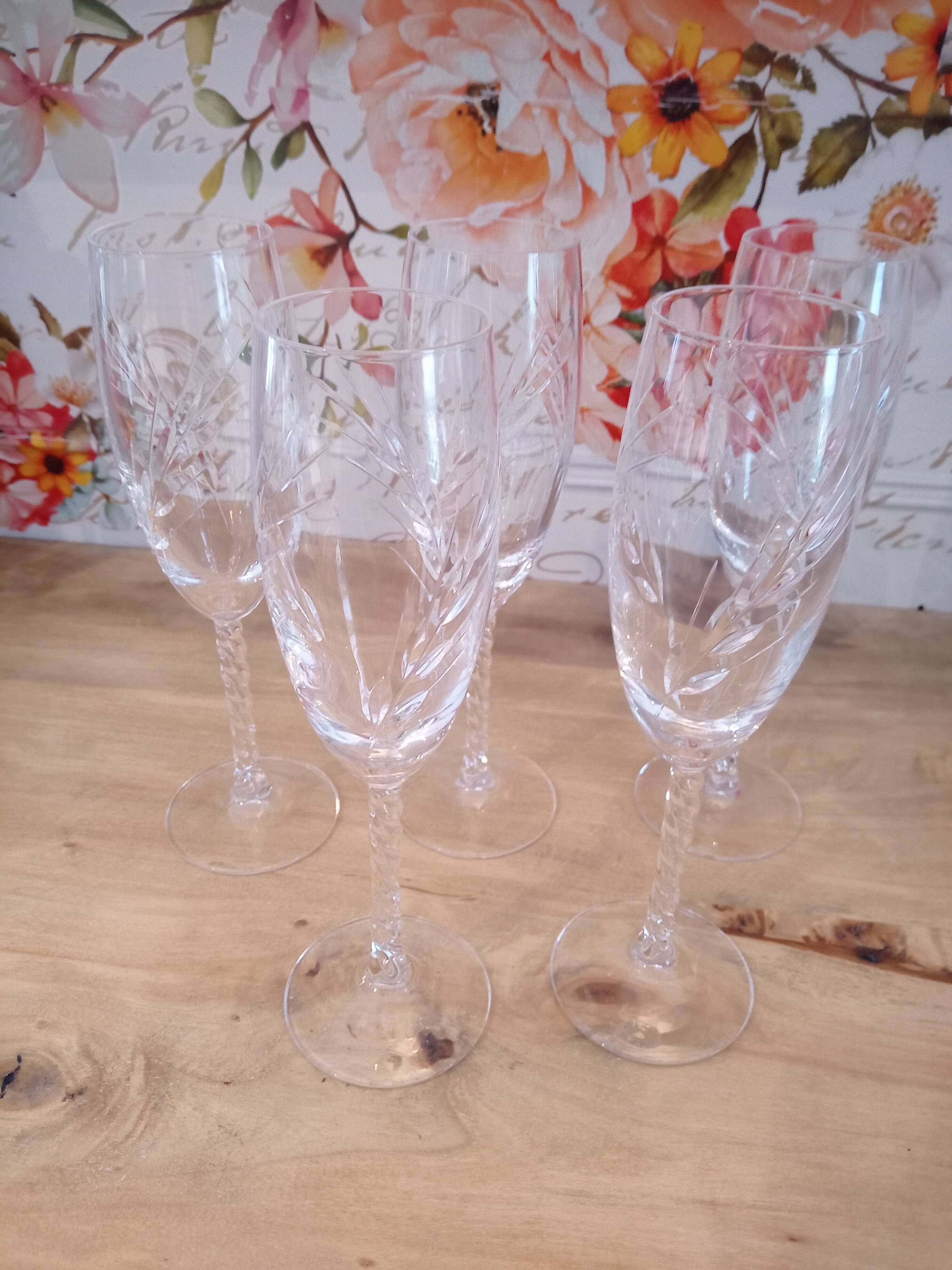 Lot of 5 champagne flutes in Epi model crystal and twisted foot