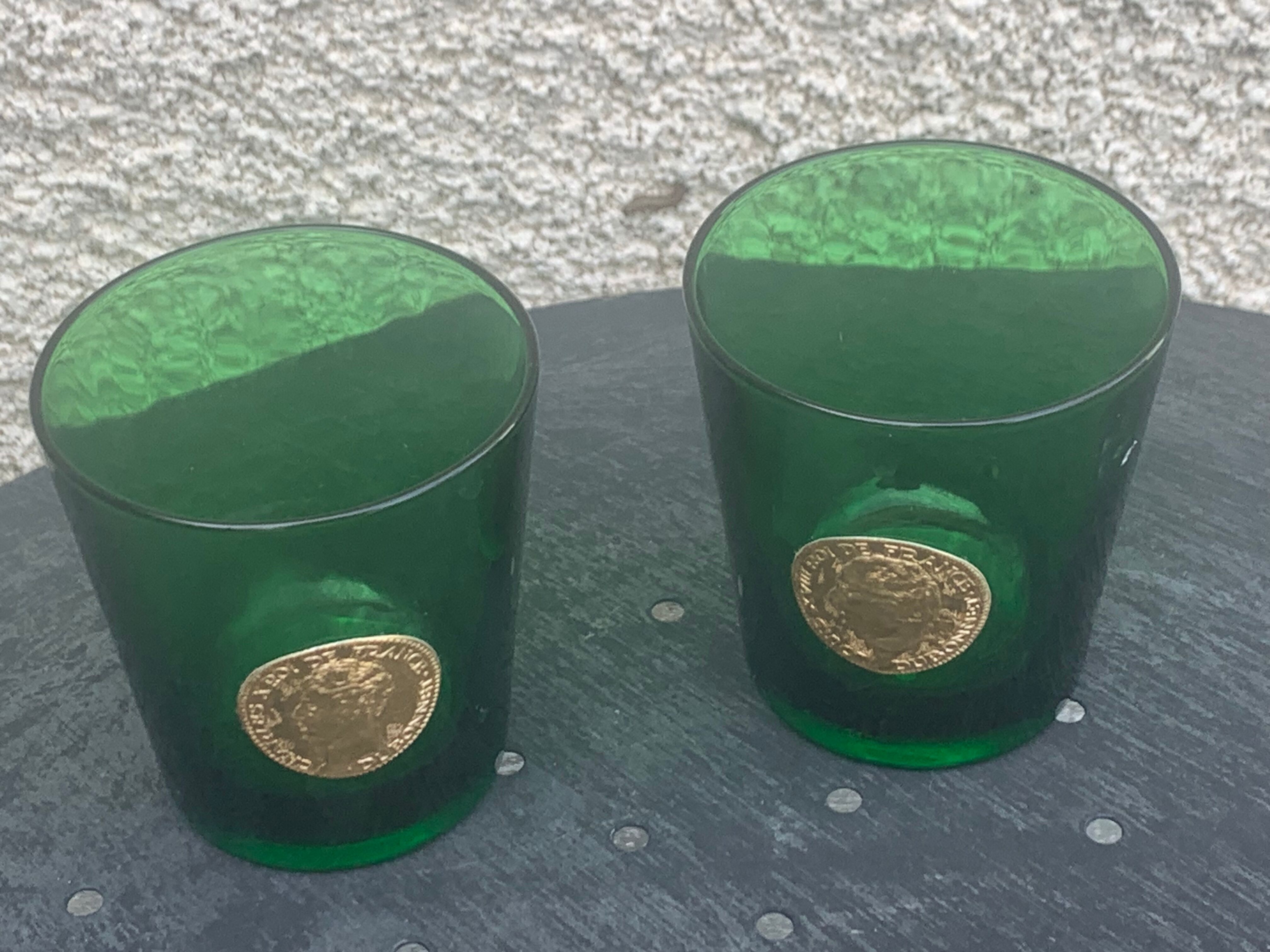 Set of 2 whisky glasses, aperitif, dubonnet, green glass, gold medalist in front, collector