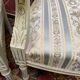 Paire de fauteuils style Louis XVl sculptés avec tissus et soieries d’origine
