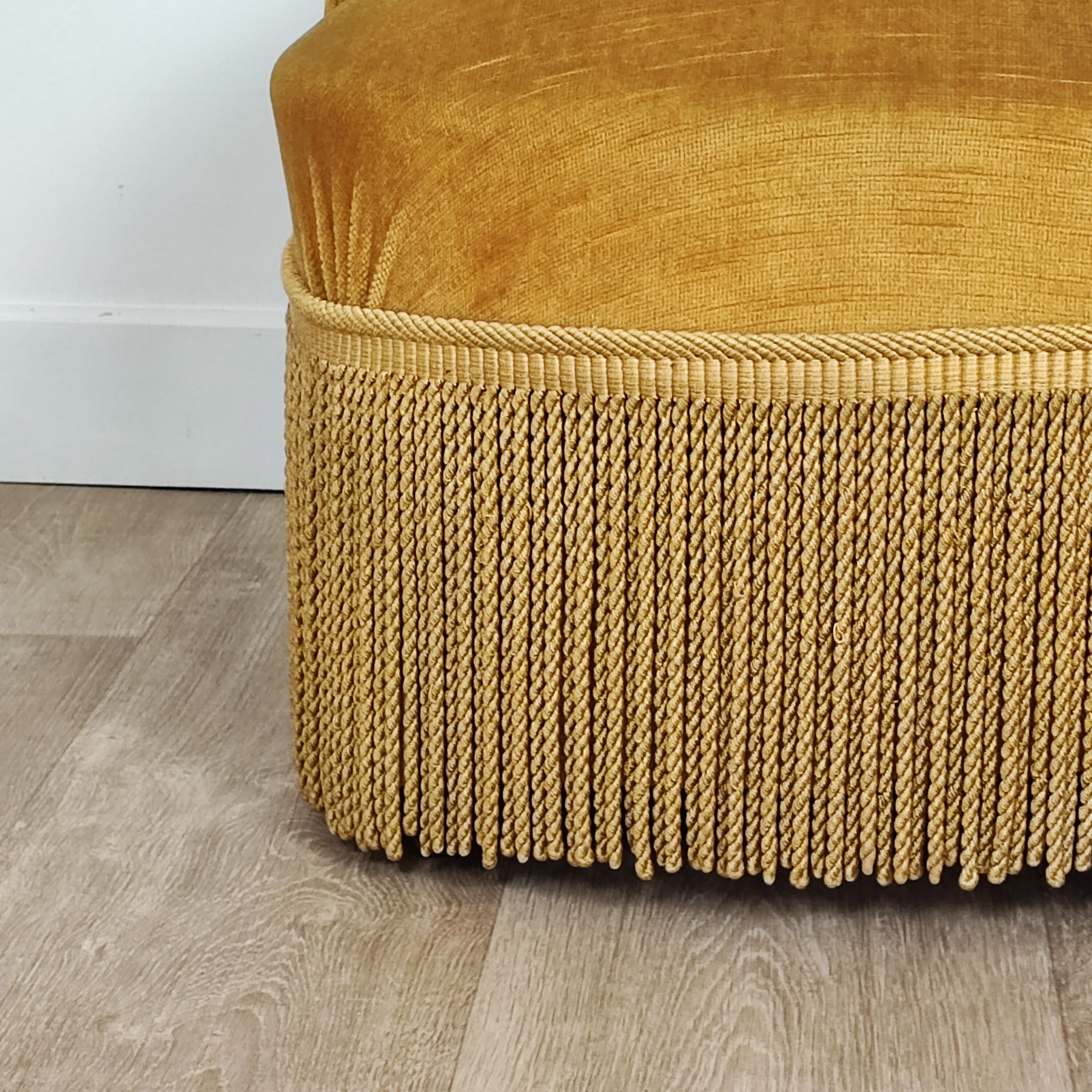 Velvet toad easy chair