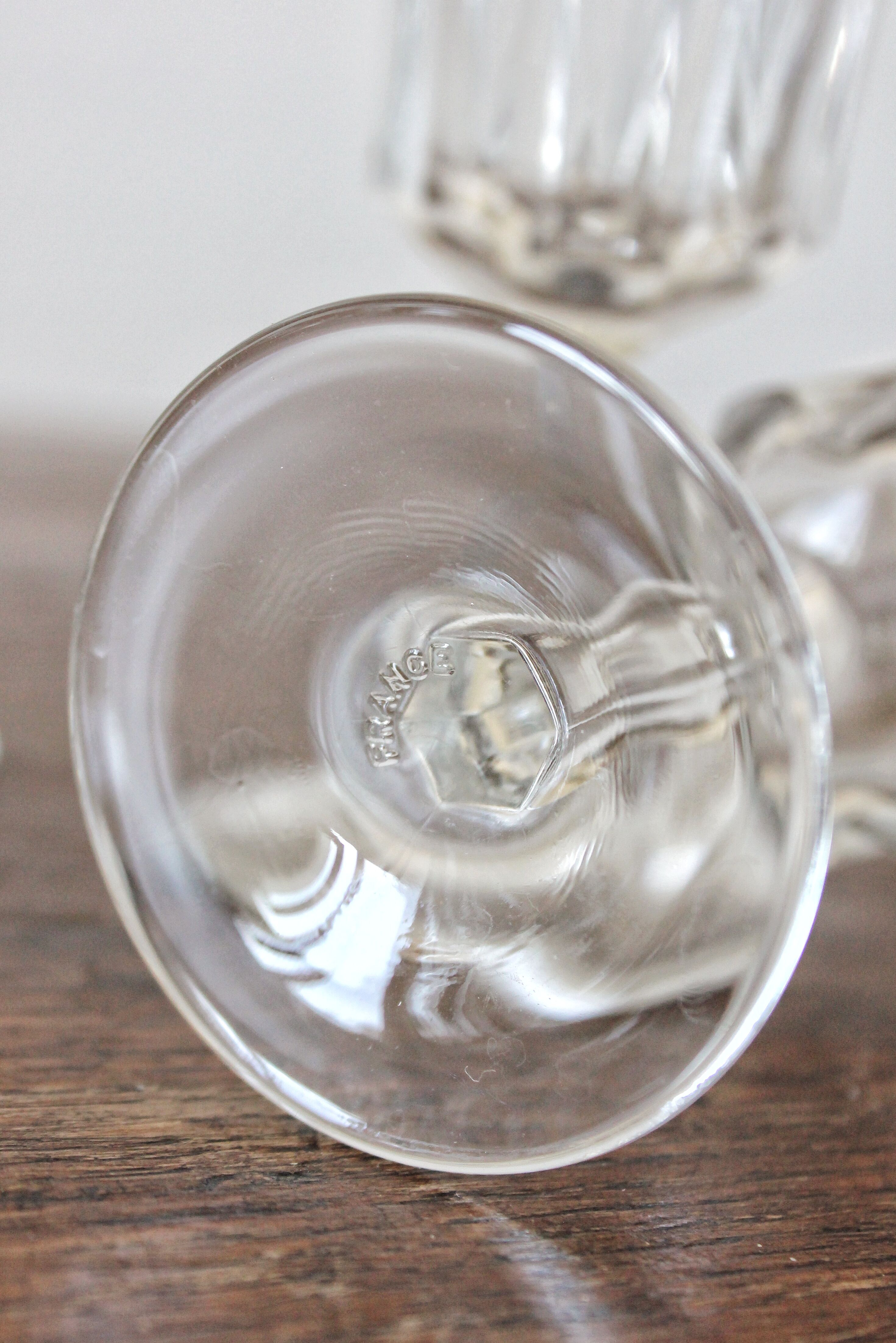 8 flûtes à champagne en verre modèle Regence Luminarc, vintage