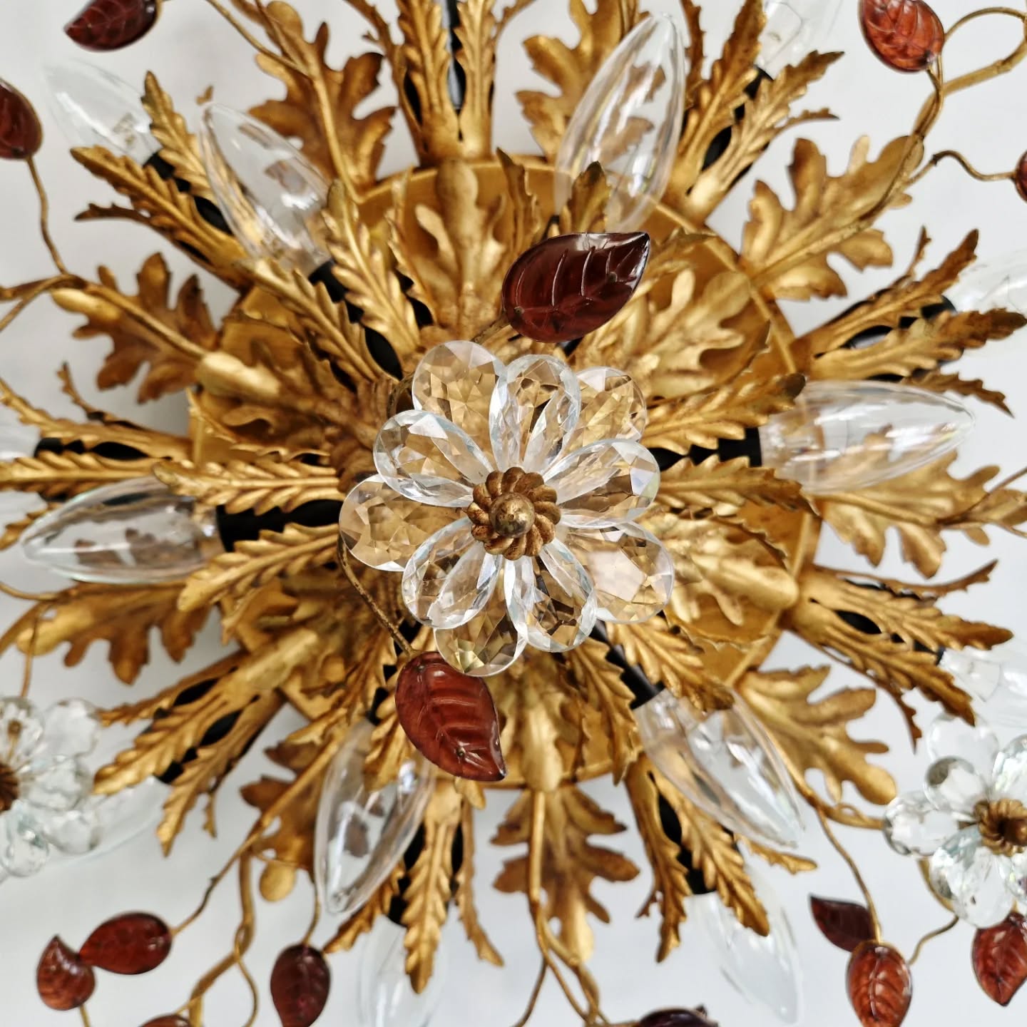 Large floral ceiling light in gilded metal and crystal, Banci Firenze, 1970.