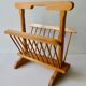 Porte revues en bois clair des années 60