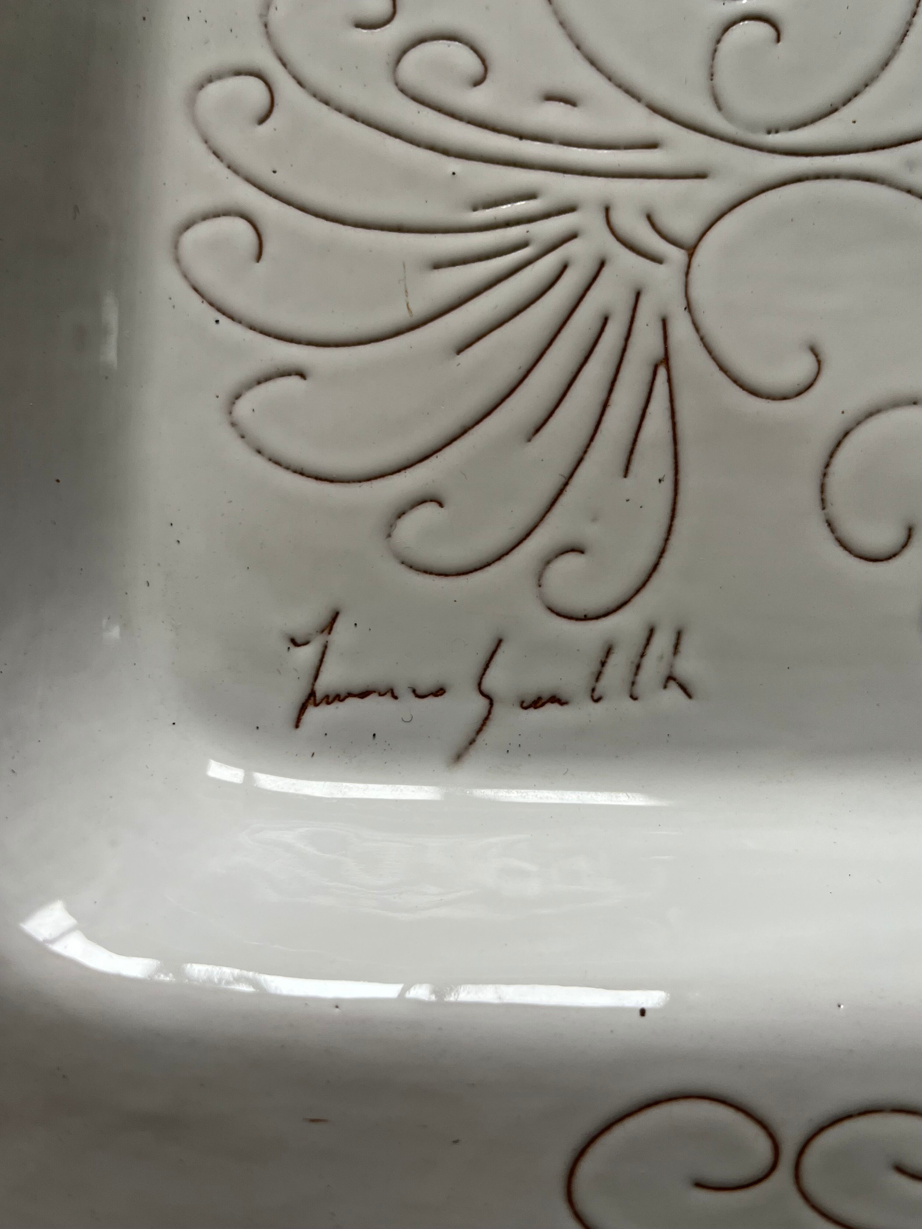 Trinket bowl white enamelled ceramic pocket with decorations of two rooster facing each other