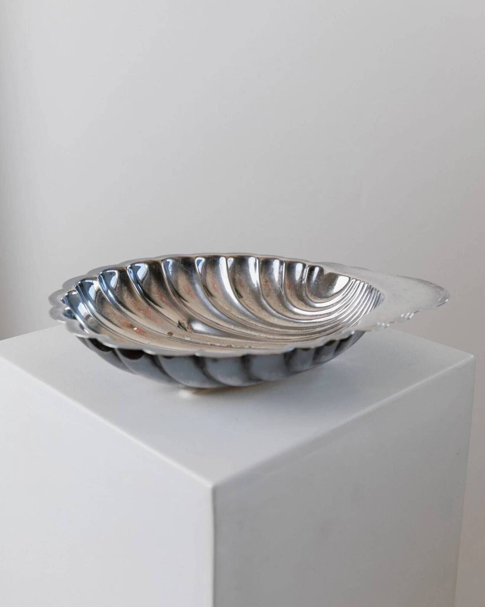 Silver-plated metal shell-shaped saladier from Italy, 1960s, vintage fruit and jewellery bowl