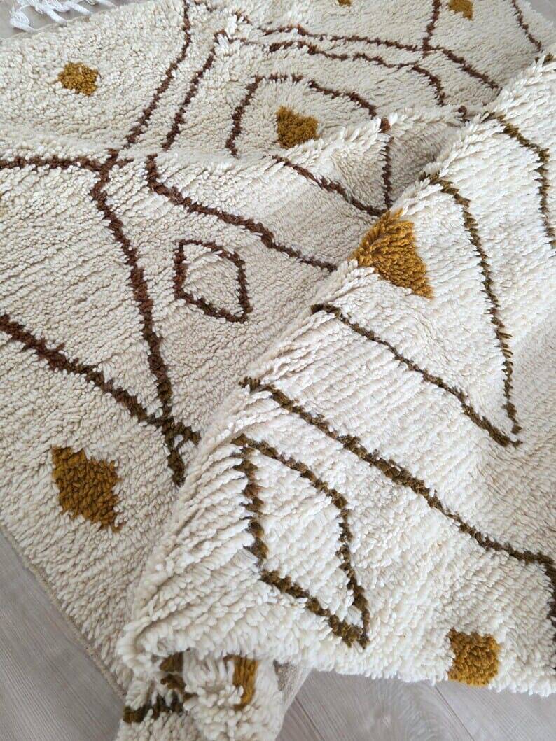 Traditional handmade Berber rug from the Atlas, 150x250 cm.