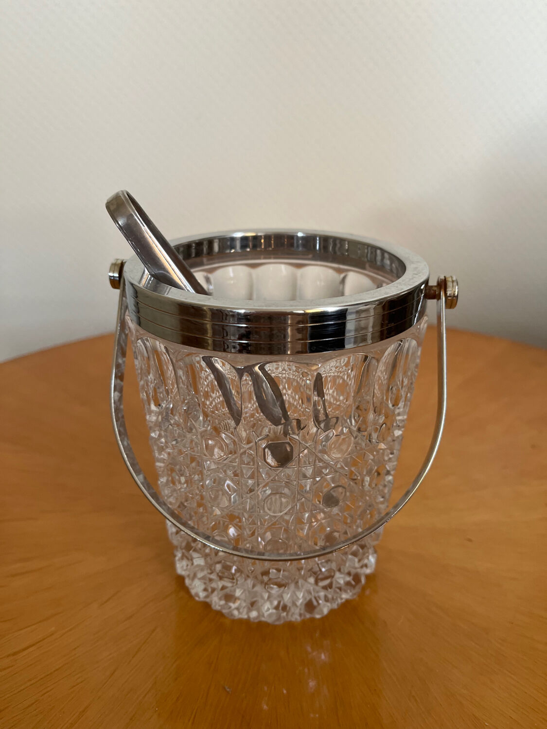 Ice bucket with its pliers